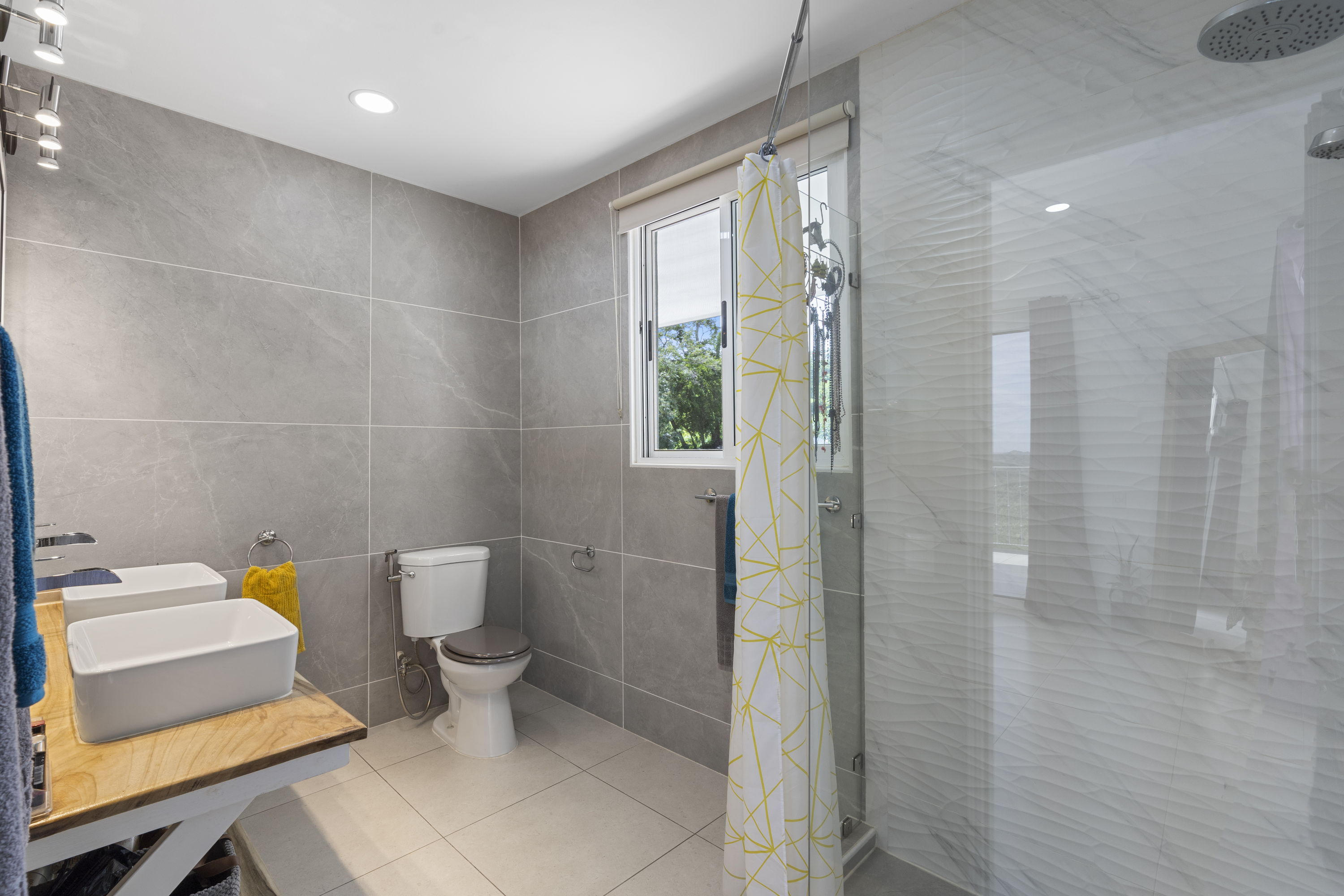 5 bed Single Family Homes For Sale in Avellanas, Guanacaste - thumb 7