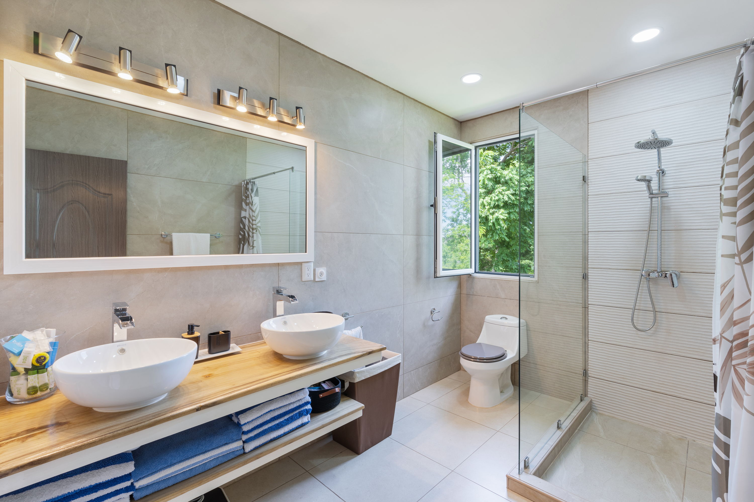 5 bed Single Family Homes For Sale in Avellanas, Guanacaste - thumb 4