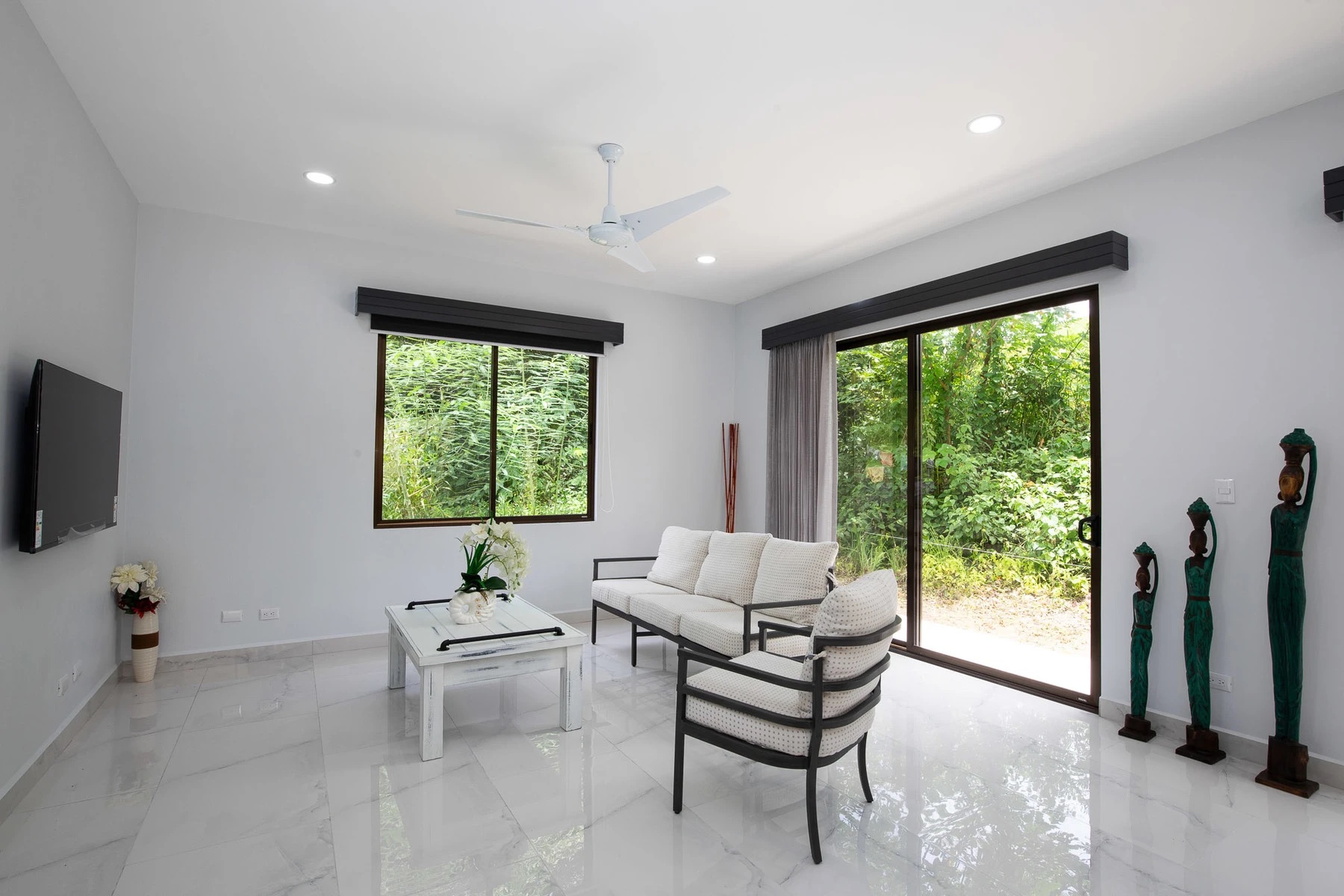 3 bed Single Family Homes For Sale in Manuel Antonio, Puntarenas - thumb 4