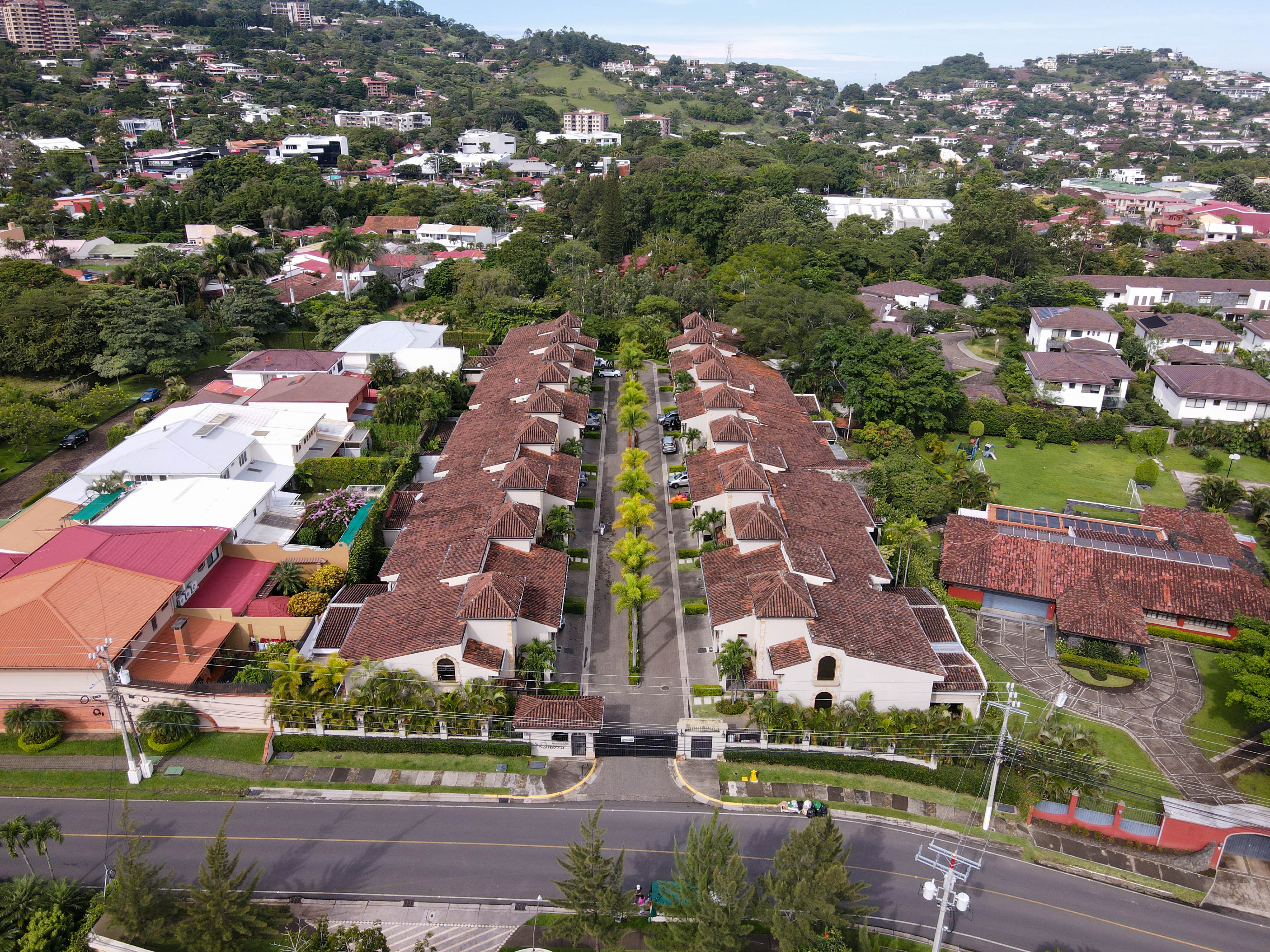 3 bed Single Family Homes For Sale in Escazu, San Jose - thumb 2