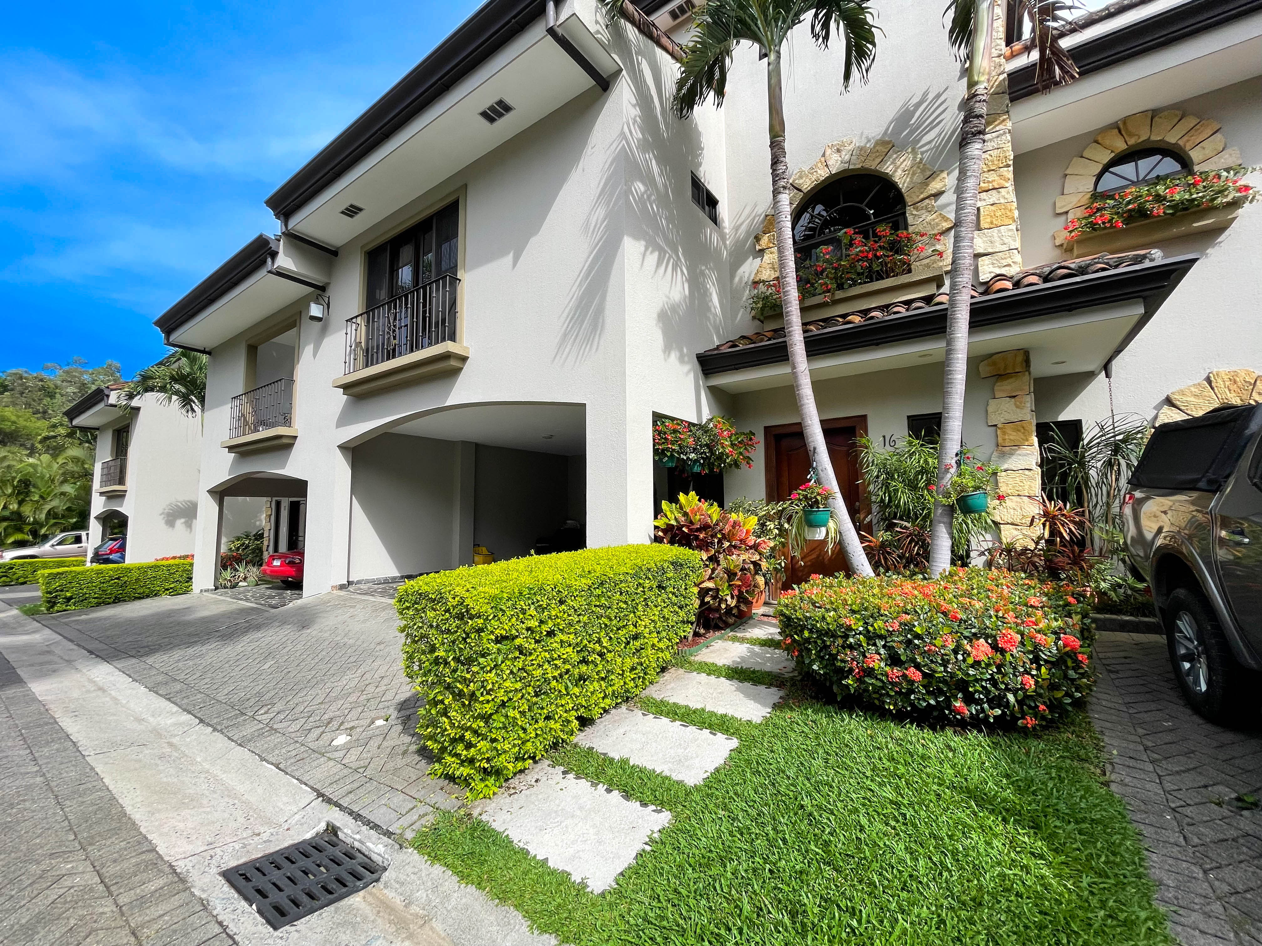 3 bed Single Family Homes For Sale in Escazu, San Jose - thumb 3