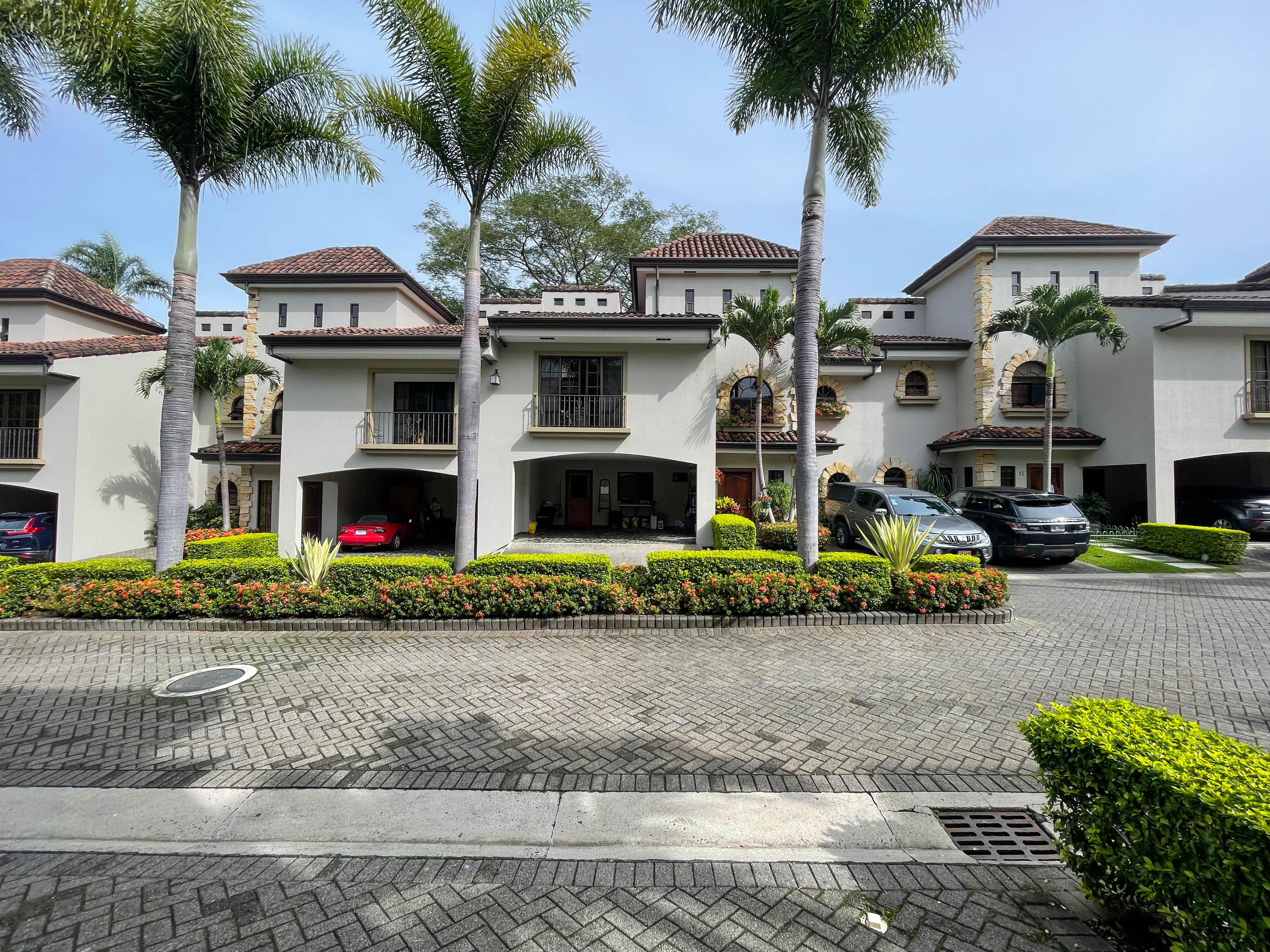 3 bed Single Family Homes For Sale in Escazu, San Jose - thumb 1