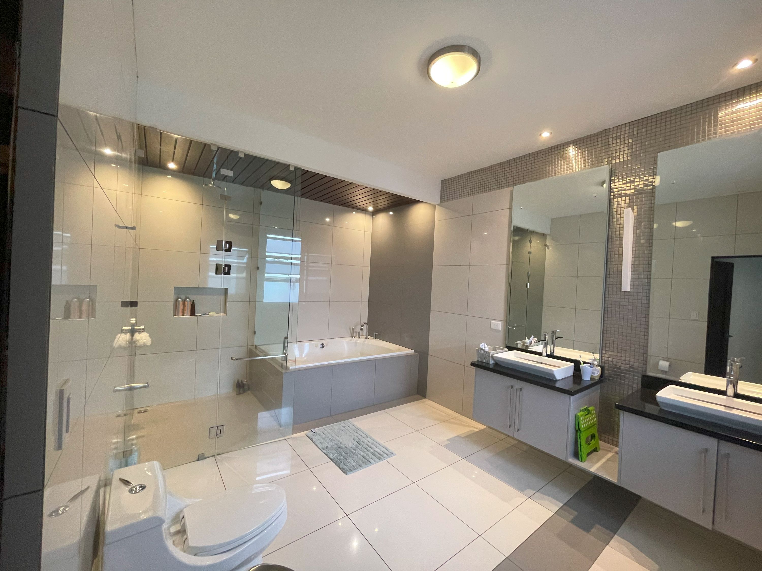 4 bed Single Family Homes For Sale in Santa Ana, San Jose - thumb 3