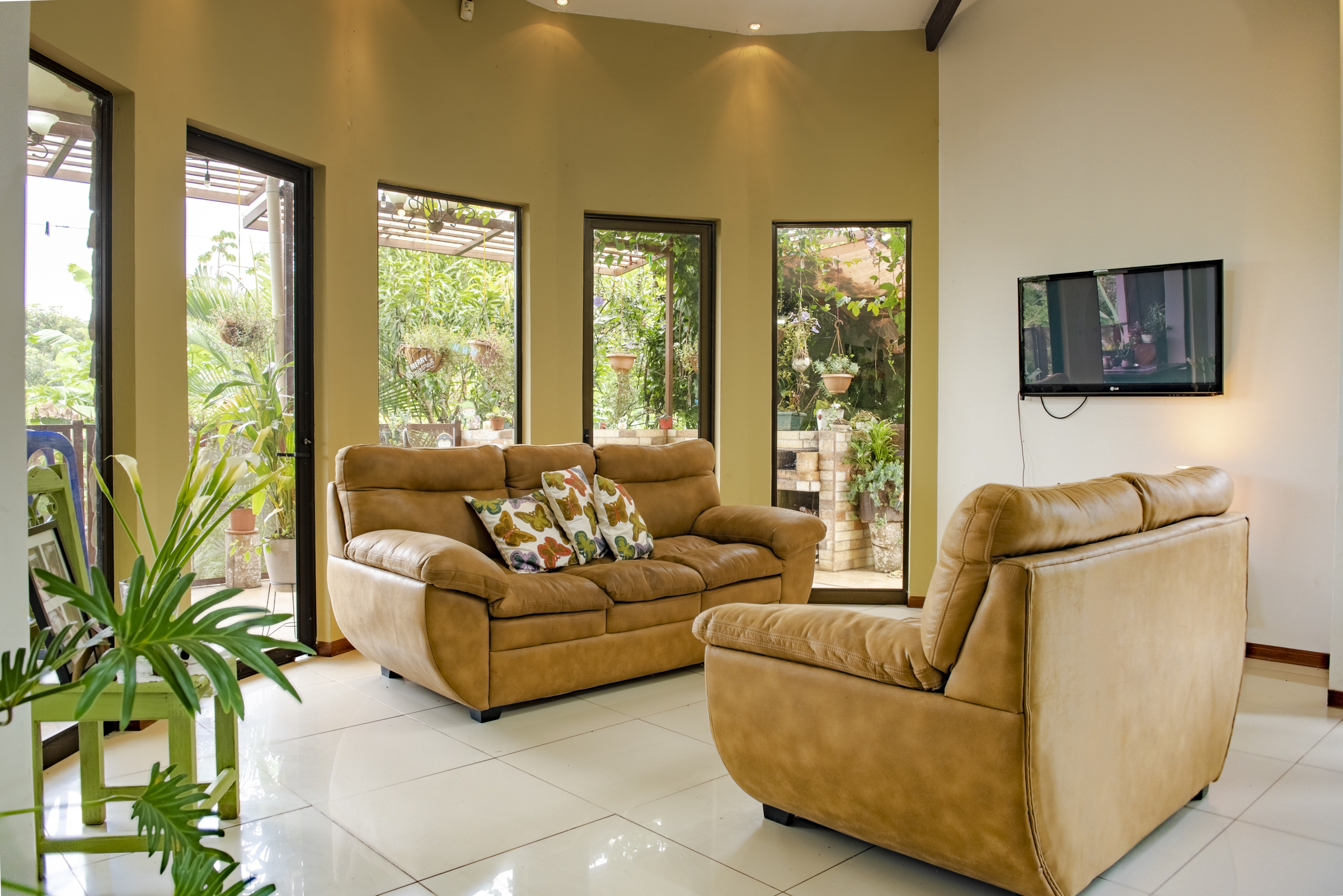 4 bed Single Family Homes For Sale in Perez Zeledon, San Jose - thumb 3