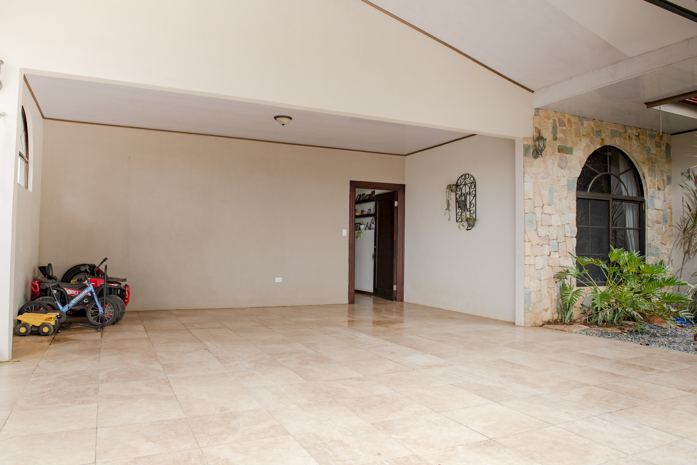 4 bed Single Family Homes For Sale in Perez Zeledon, San Jose - thumb 4