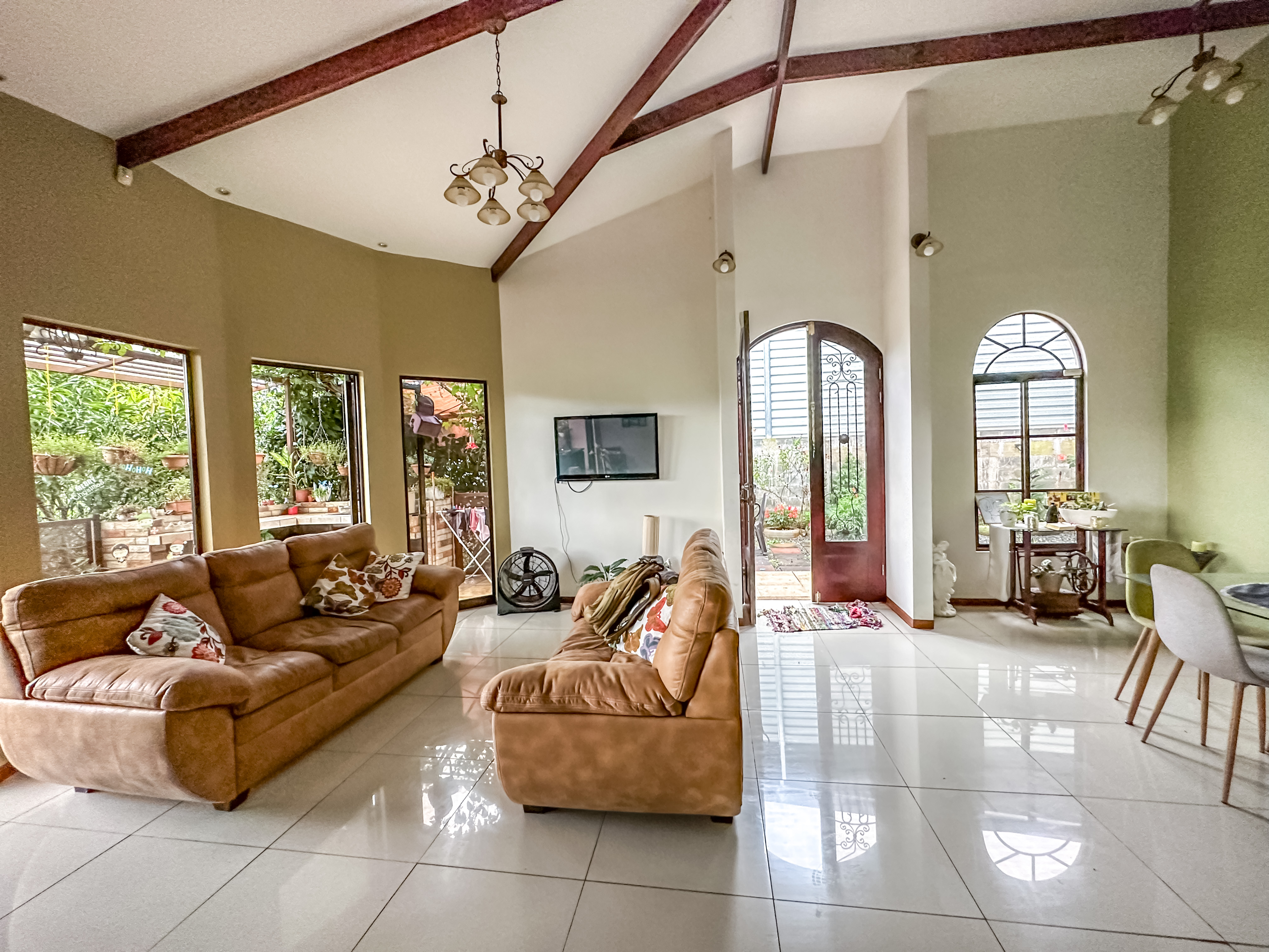 4 bed Single Family Homes For Sale in Perez Zeledon, San Jose - thumb 5