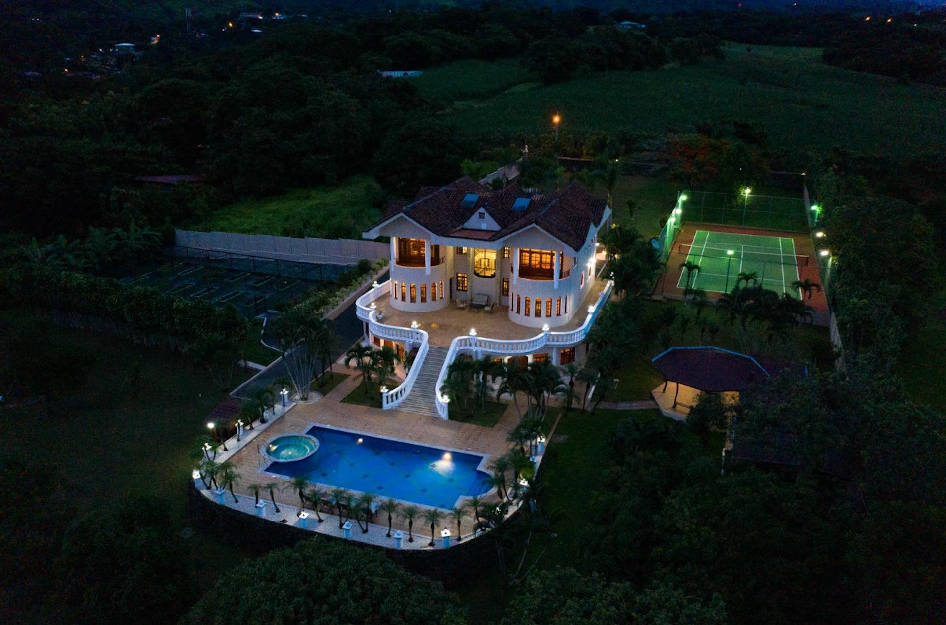 4 bed Single Family Homes For Sale in Atenas, Alajuela - thumb 8