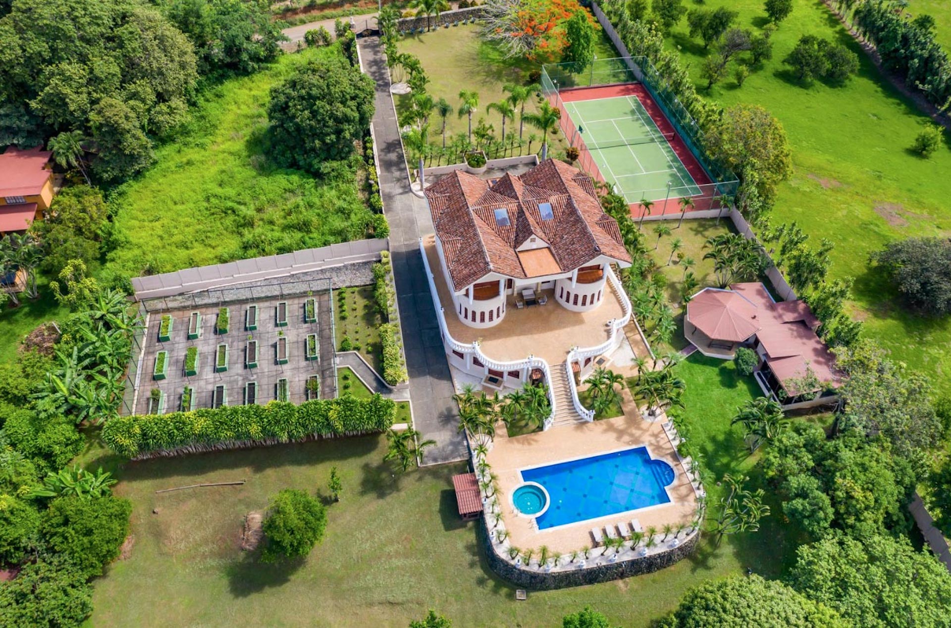 4 bed Single Family Homes For Sale in Atenas, Alajuela - thumb 6