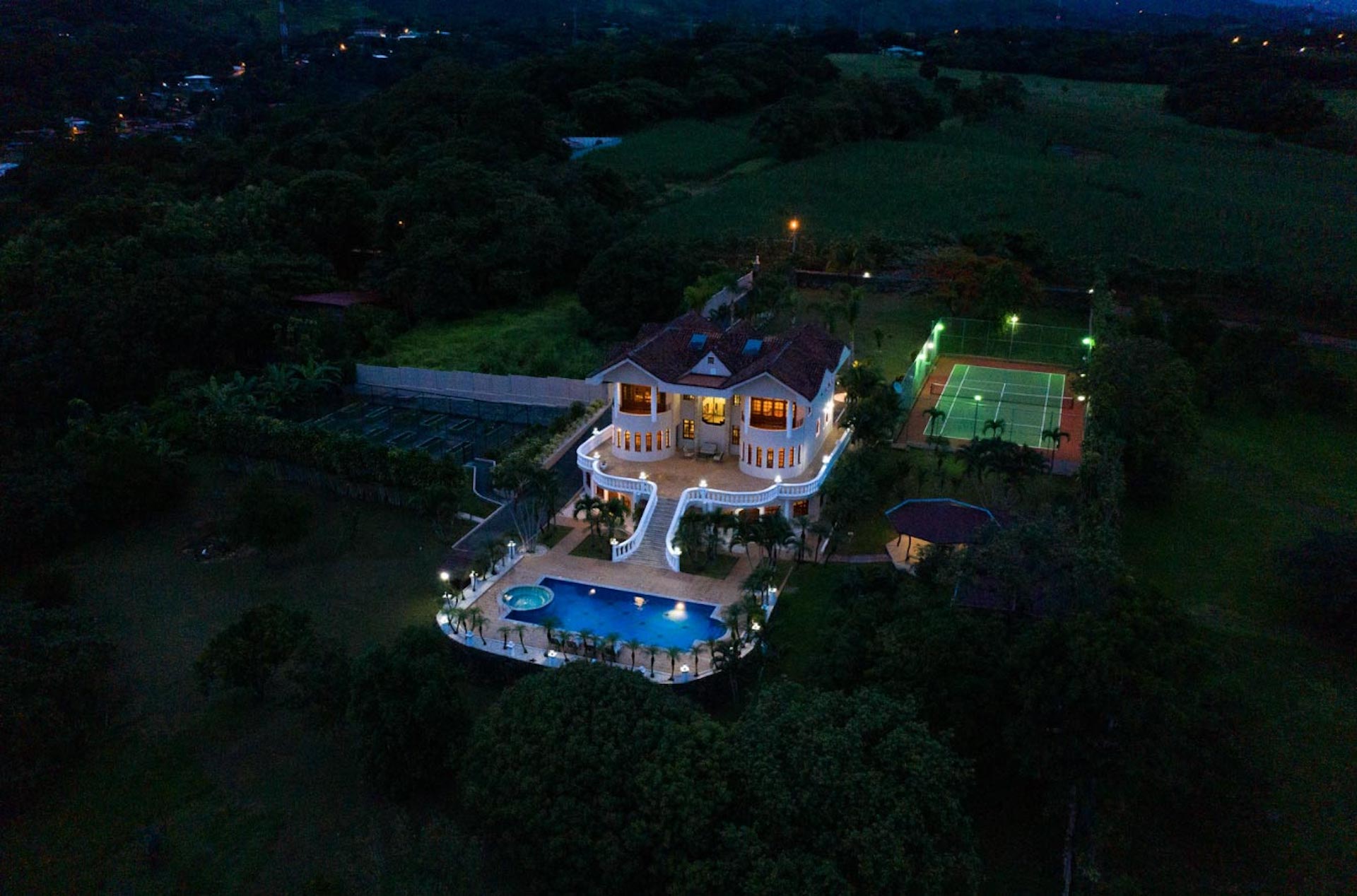 4 bed Single Family Homes For Sale in Atenas, Alajuela - thumb 9