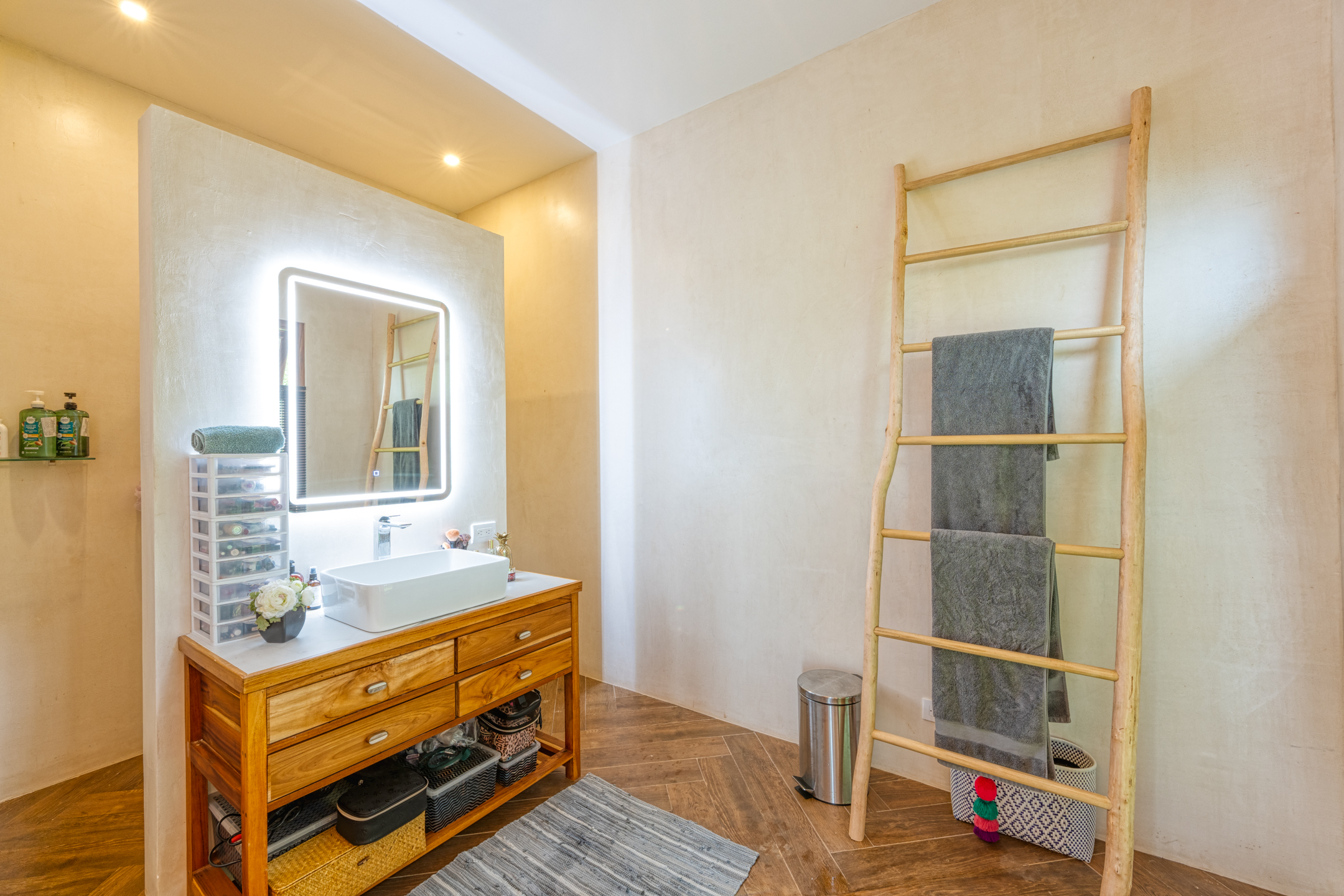 4 bed Single Family Homes For Sale in Ojochal, Puntarenas - thumb 24