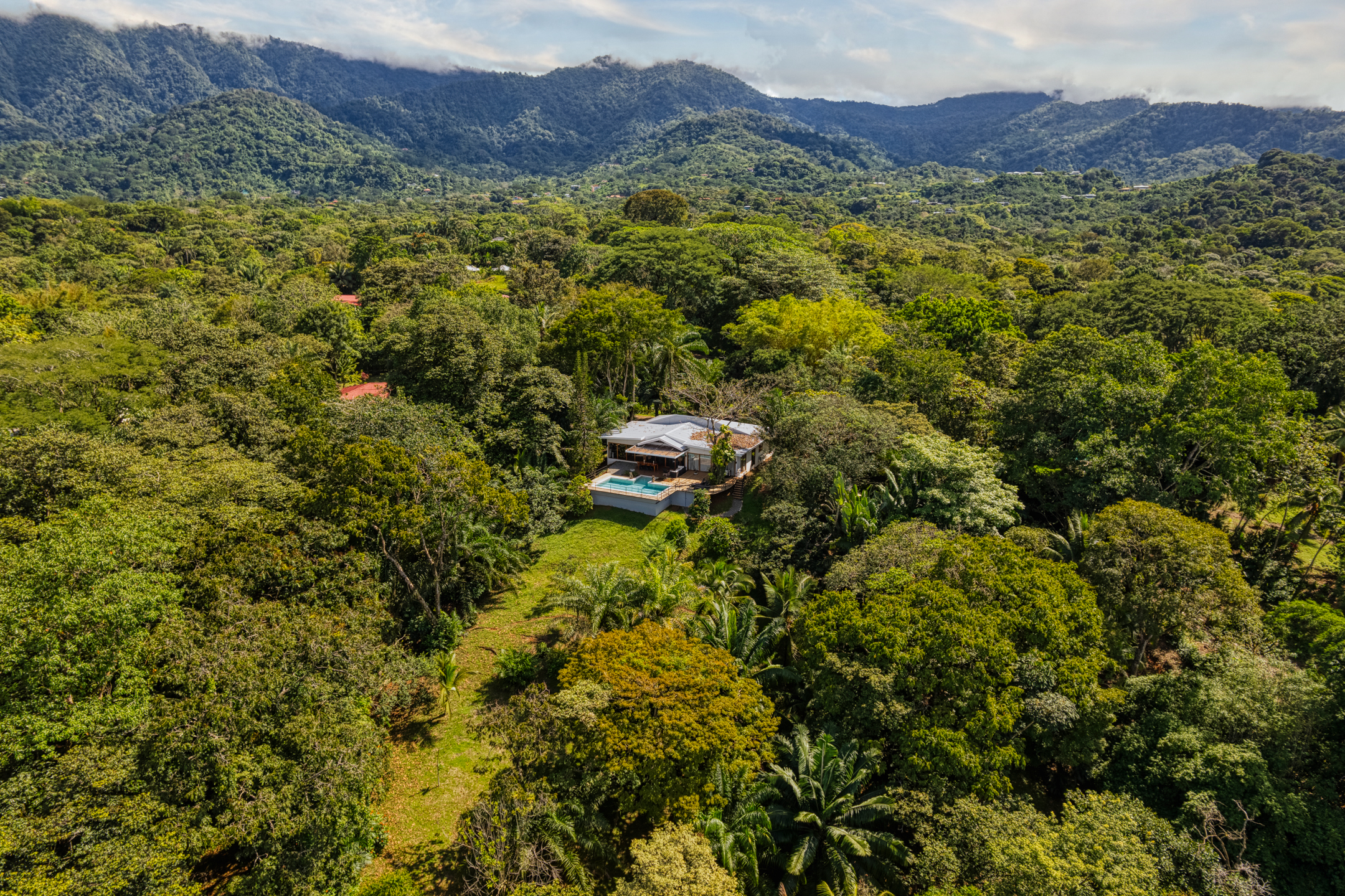 4 bed Single Family Homes For Sale in Ojochal, Puntarenas - thumb 4