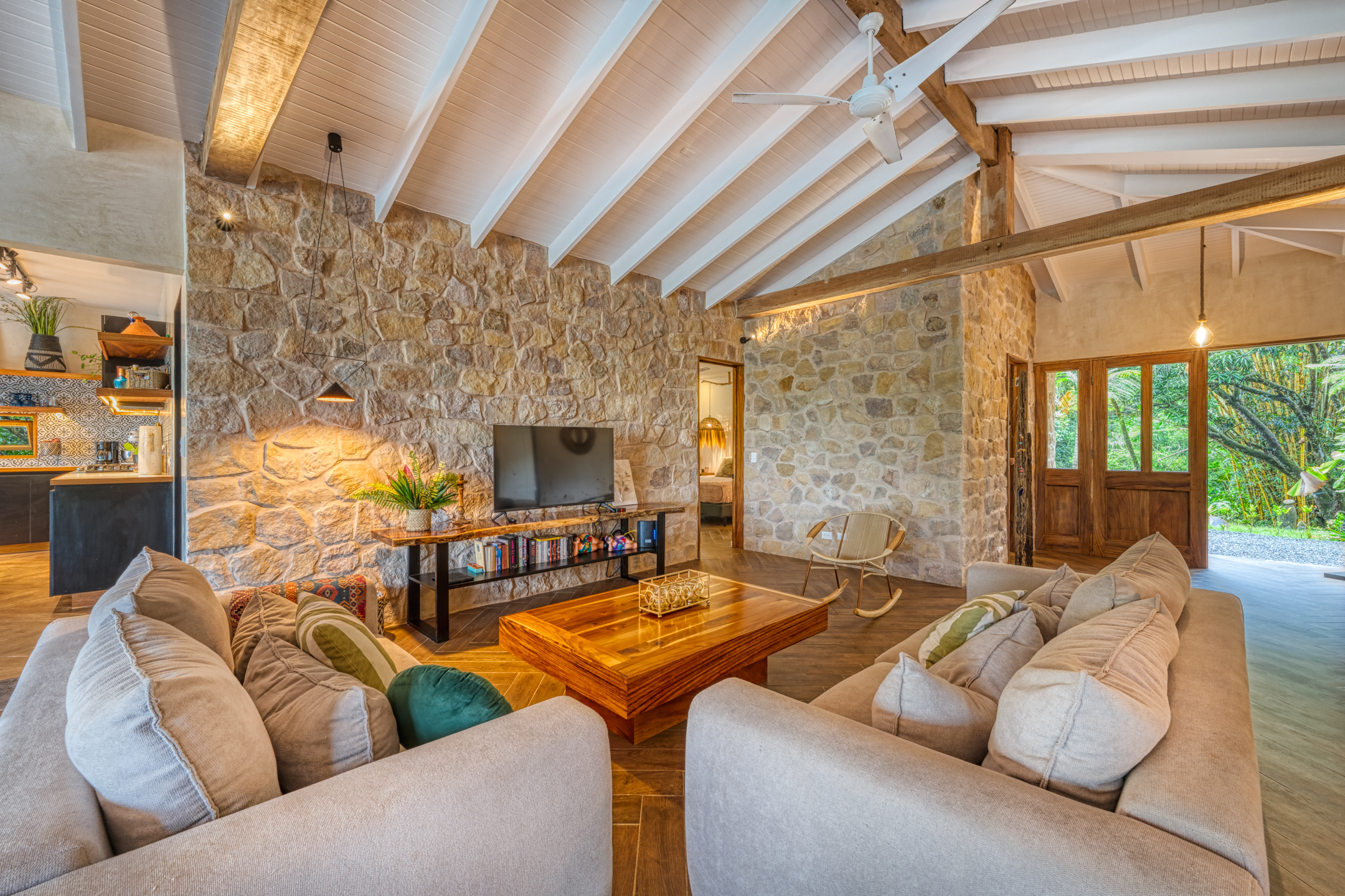 4 bed Single Family Homes For Sale in Ojochal, Puntarenas - thumb 6