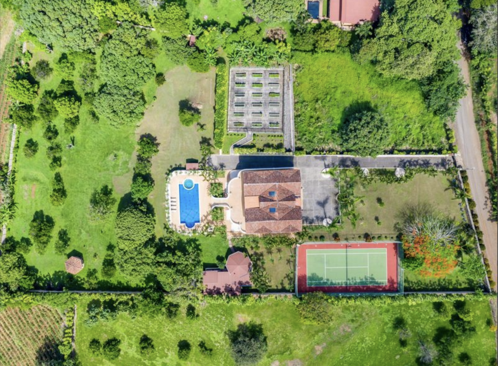 4 bed Single Family Homes For Sale in Atenas, Alajuela - thumb 1