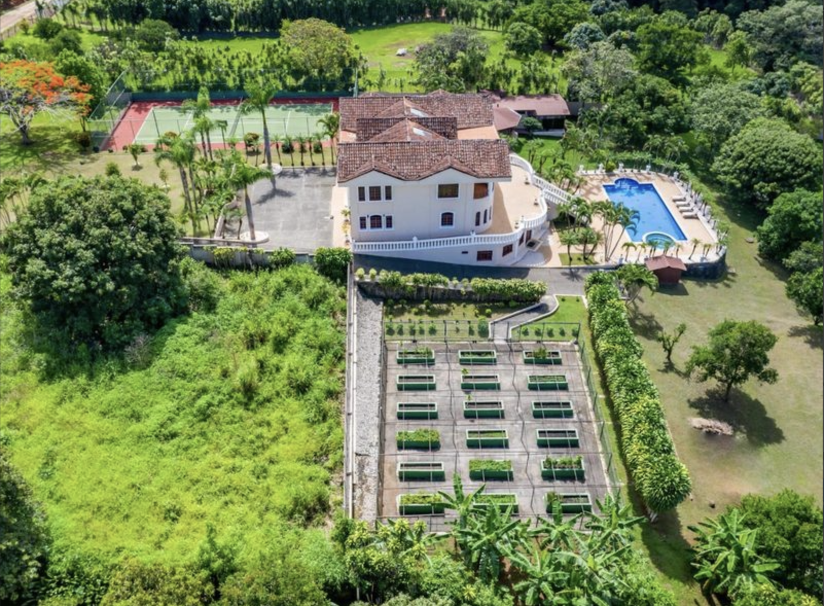 4 bed Single Family Homes For Sale in Atenas, Alajuela - thumb 3