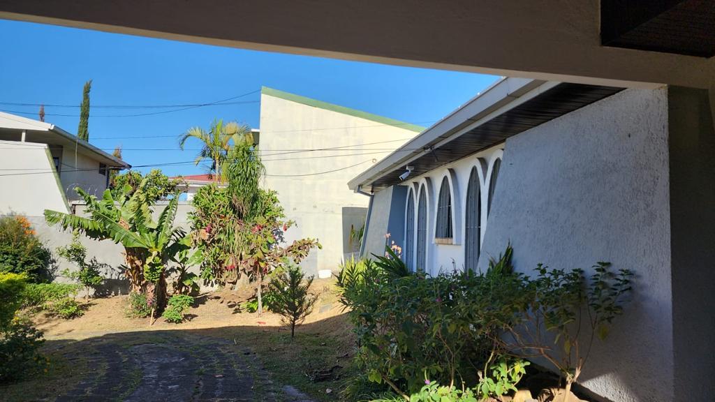 5 bed Single Family Homes For Sale in Curridabat, San Jose - thumb 2