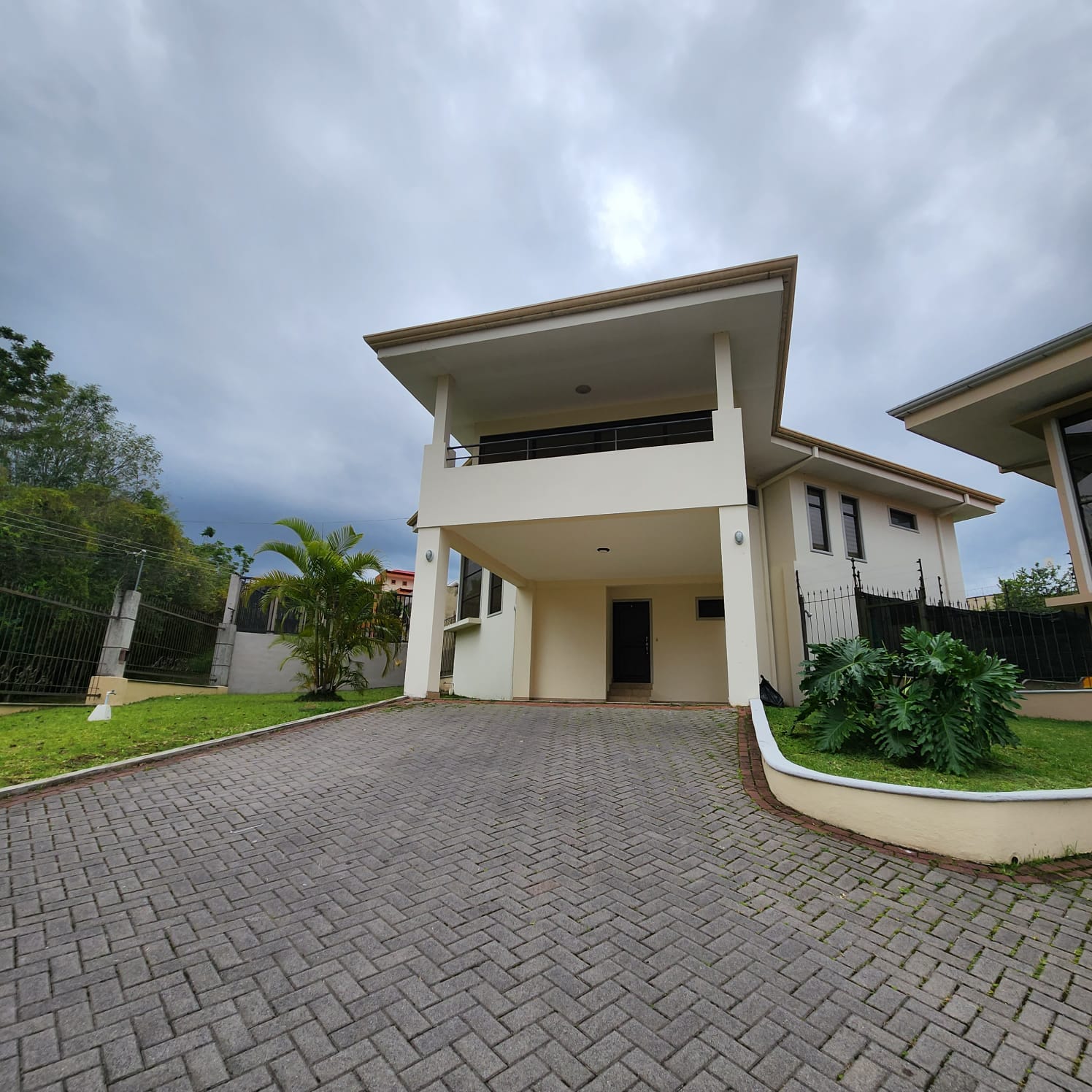 4 bed Condo For Sale in Granadilla, San Jose - thumb 1