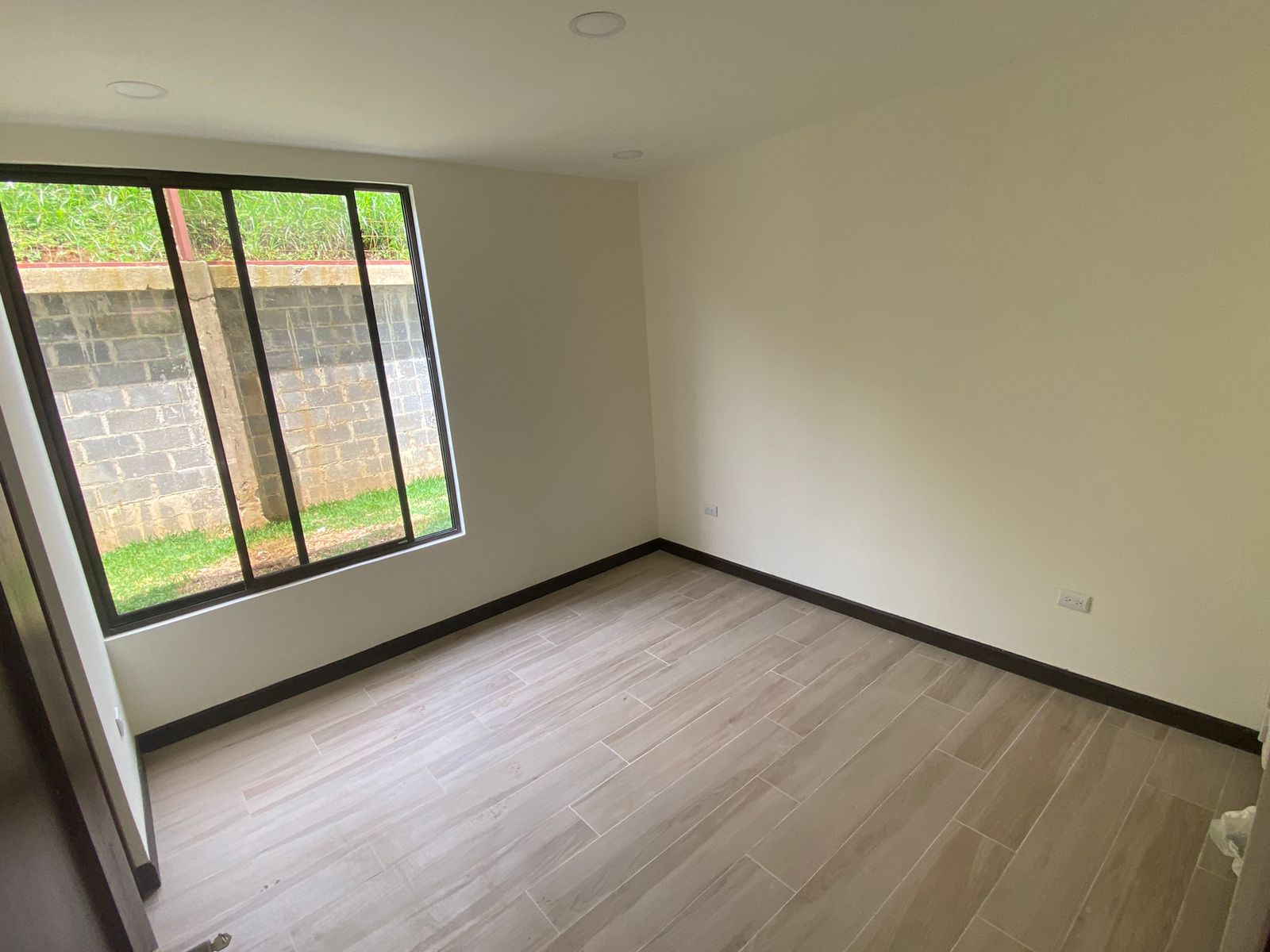 4 bed Condo For Rent in Granadilla, San Jose - thumb 2