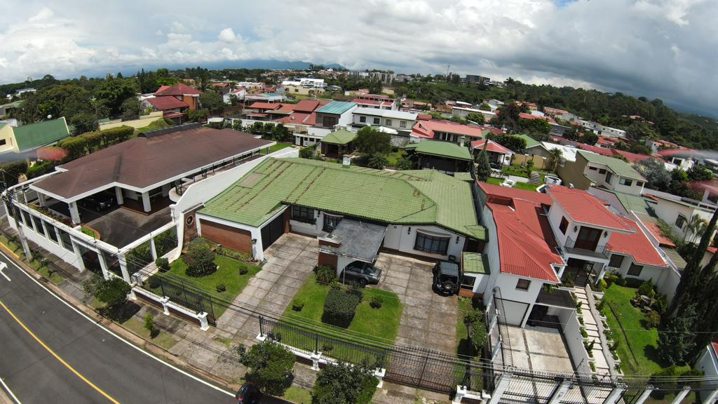 3 bed Single Family Homes For Sale in Curridabat, San Jose - thumb 1