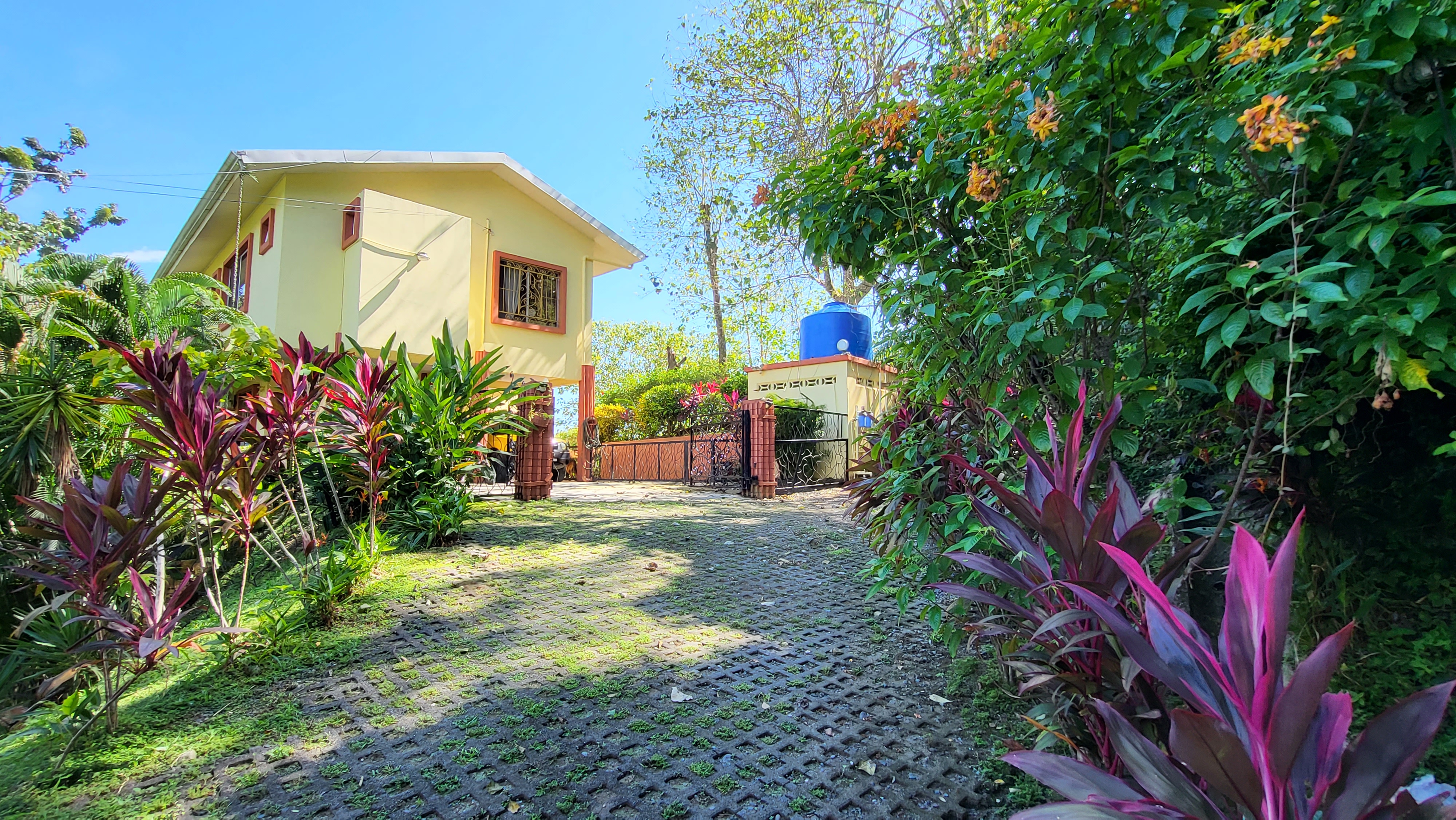 4 bed Single Family Homes For Sale in Playa Hermosa, Puntarenas - thumb 19