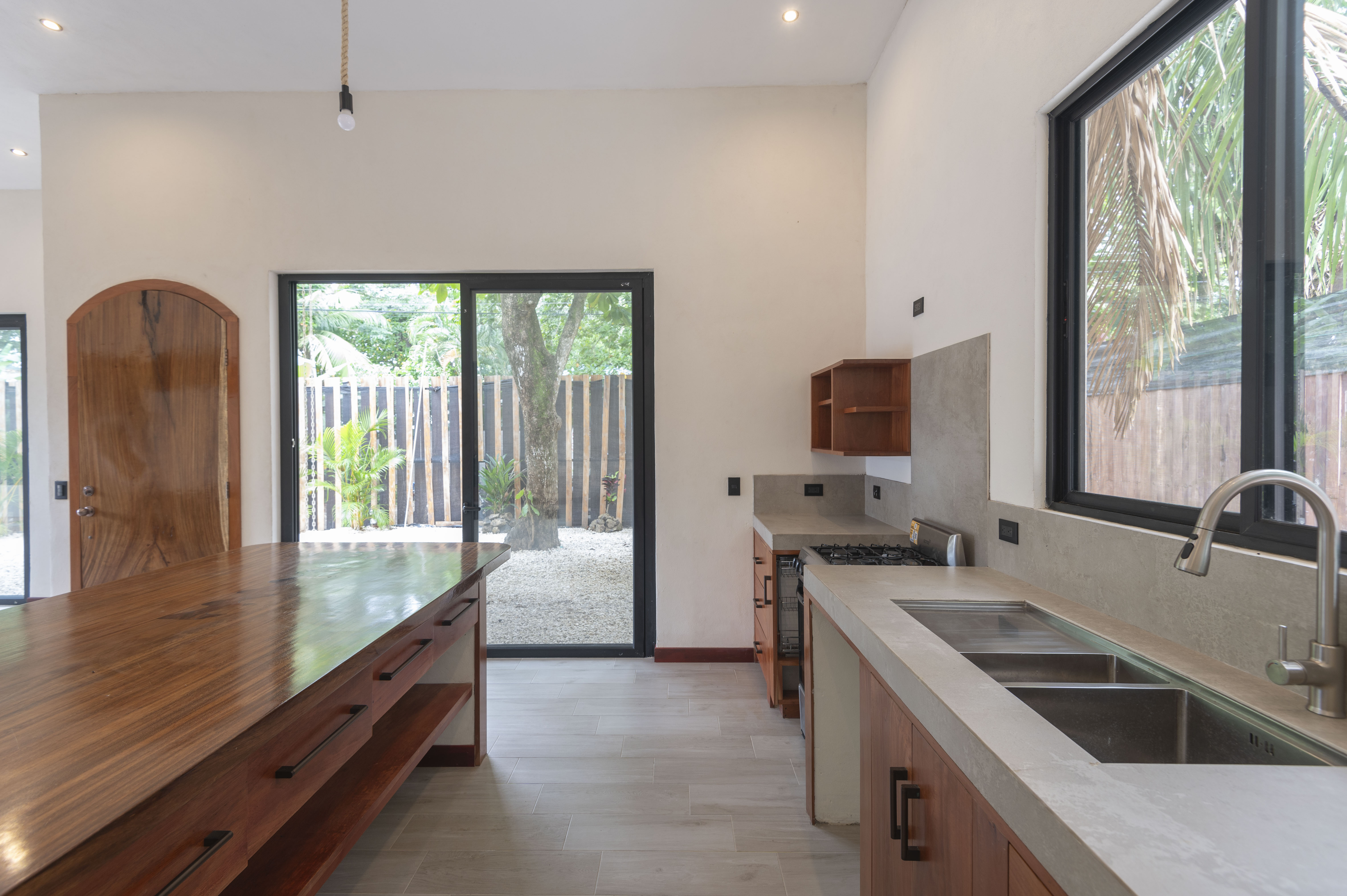 4 bed Single Family Homes For Sale in Santa Teresa, Puntarenas - thumb 19