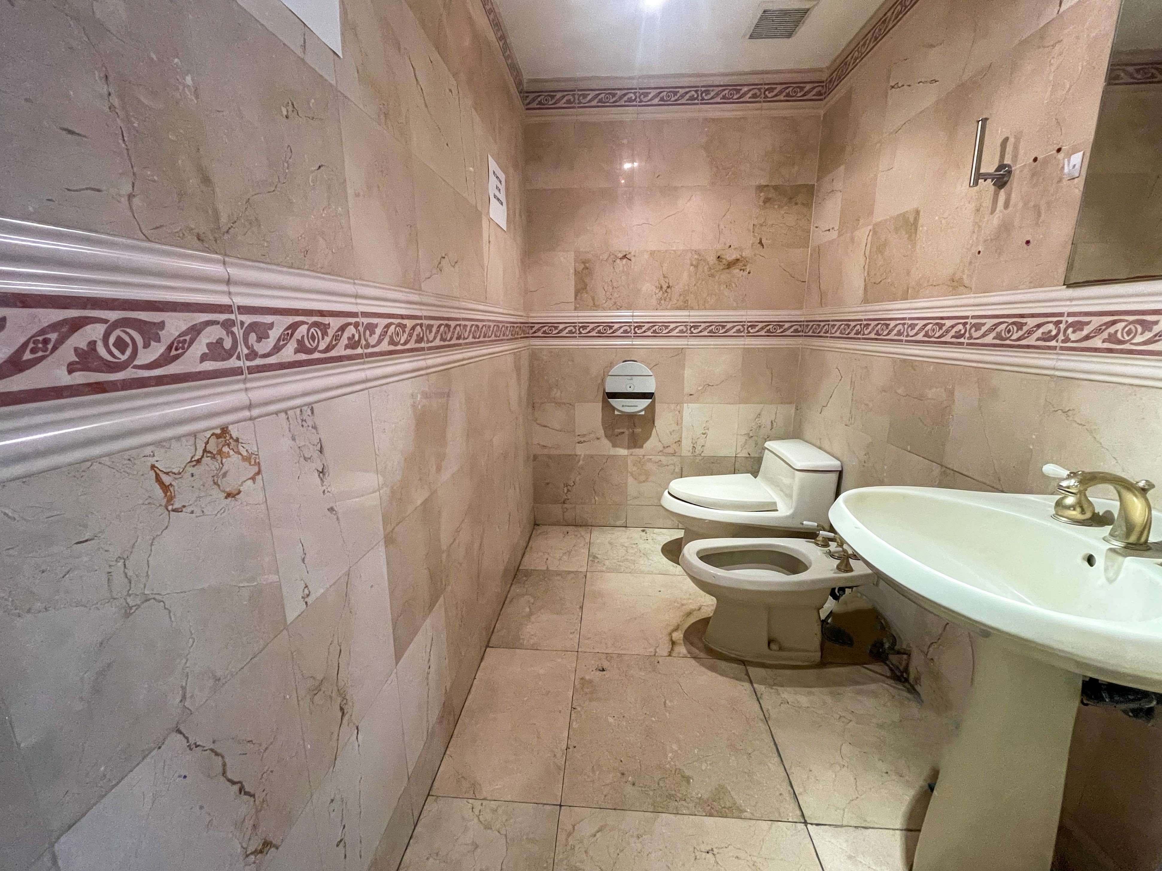 3 bed Commercial For Rent in San Jose, San Jose - thumb 8