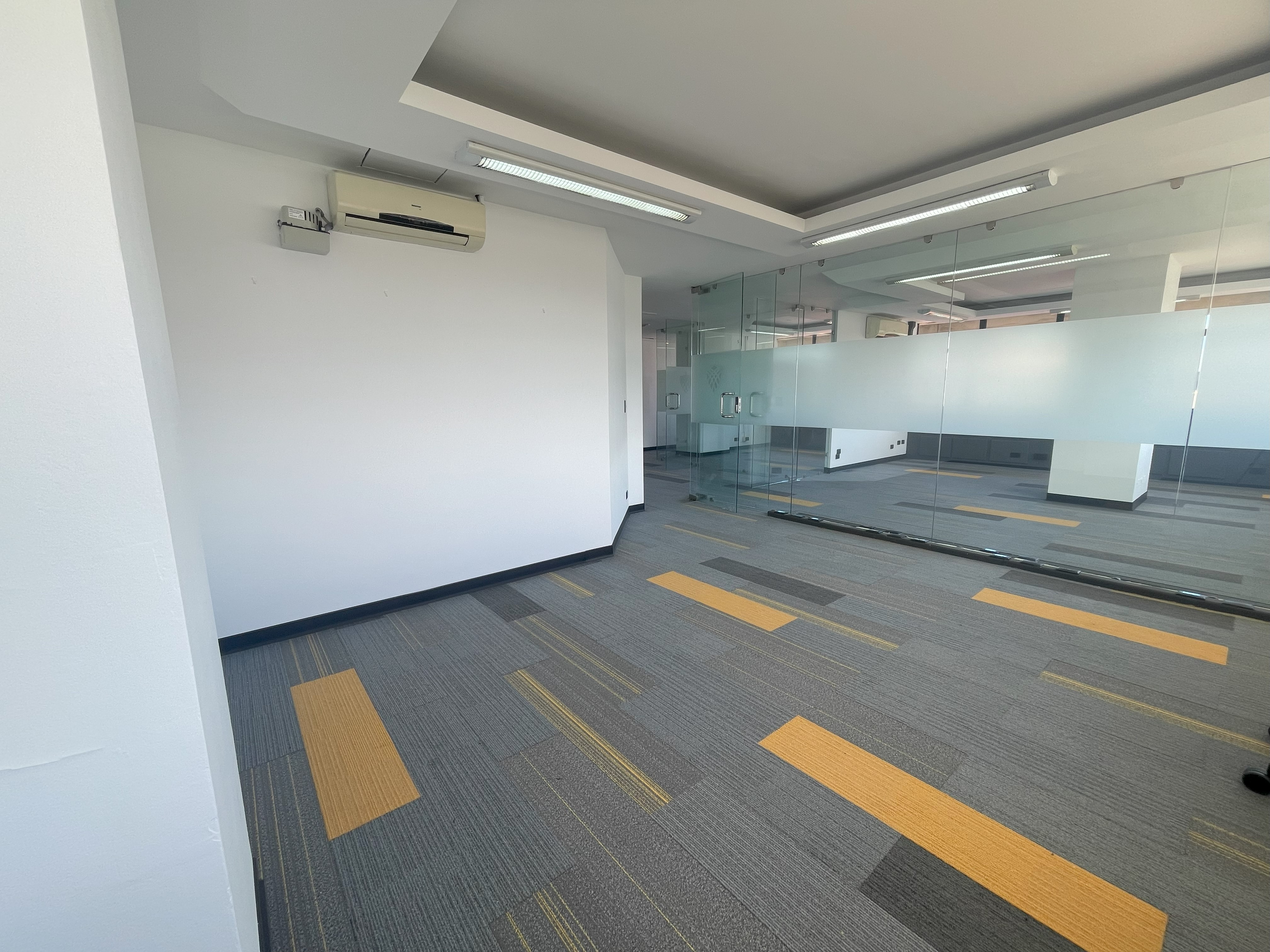 3 bed Commercial For Rent in San Jose, San Jose - thumb 5