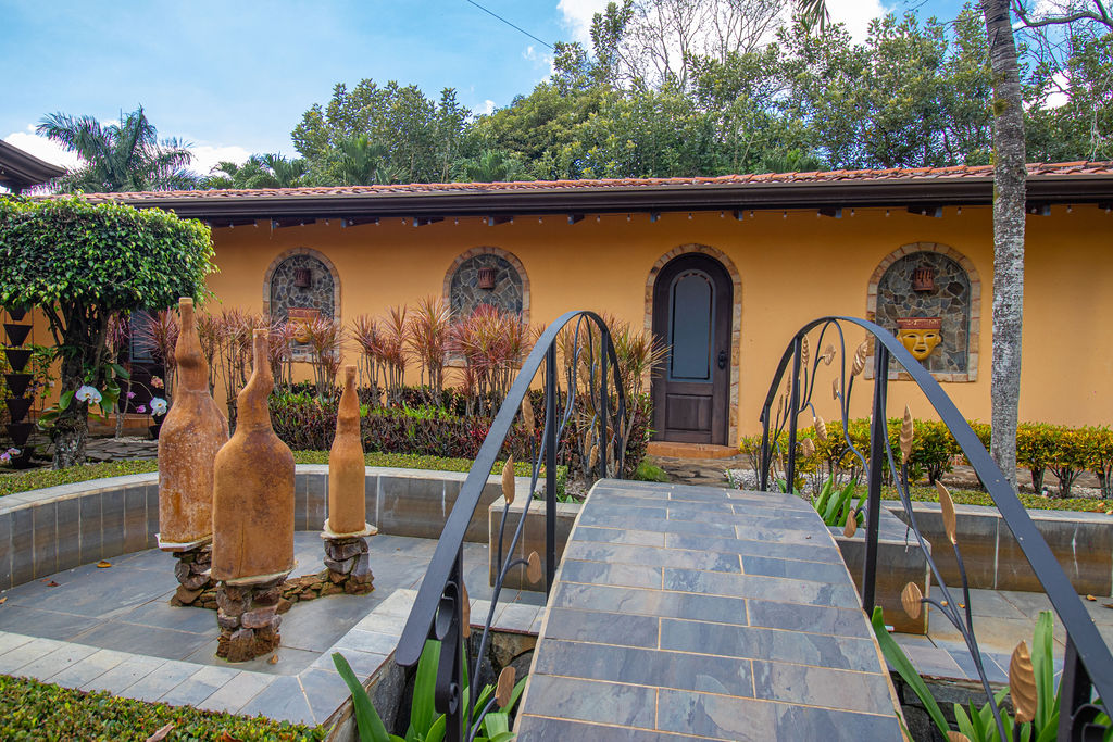 5 bed Single Family Homes For Sale in Atenas, Alajuela - thumb 3