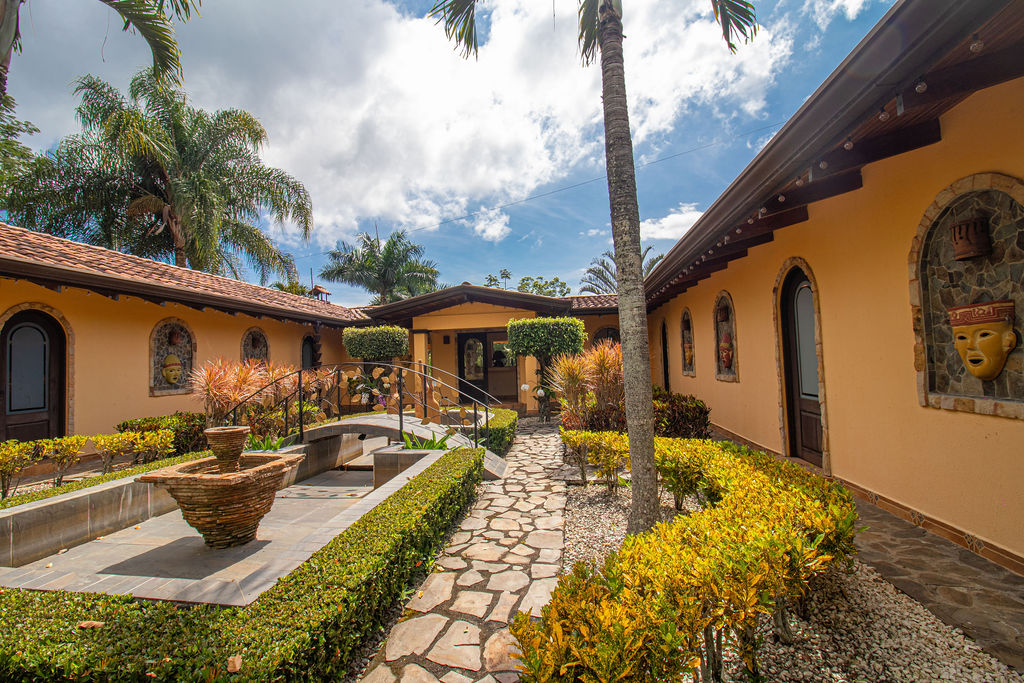 5 bed Single Family Homes For Sale in Atenas, Alajuela - thumb 2