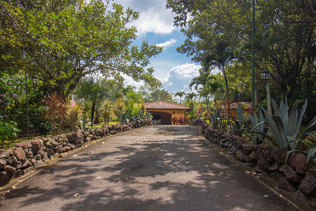 5 bed Single Family Homes For Sale in Atenas, Alajuela - thumb 5