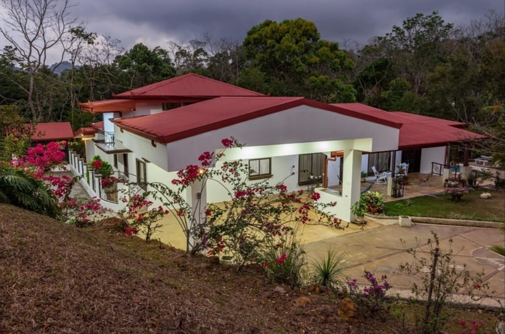 4 bed Single Family Homes For Sale in Puriscal, San Jose - thumb 2