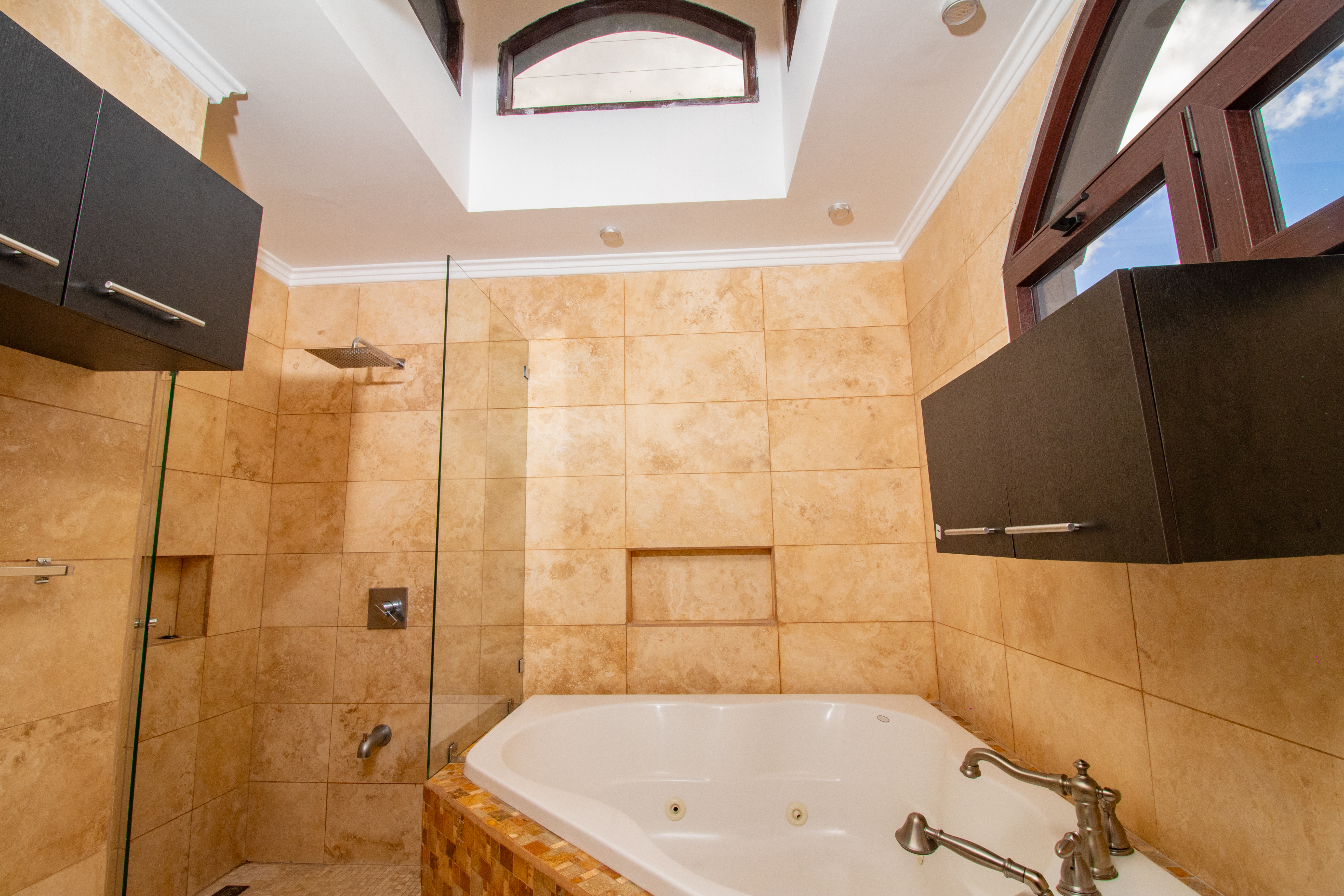 4 bed Single Family Homes For Sale in Curridabat, San Jose - thumb 5