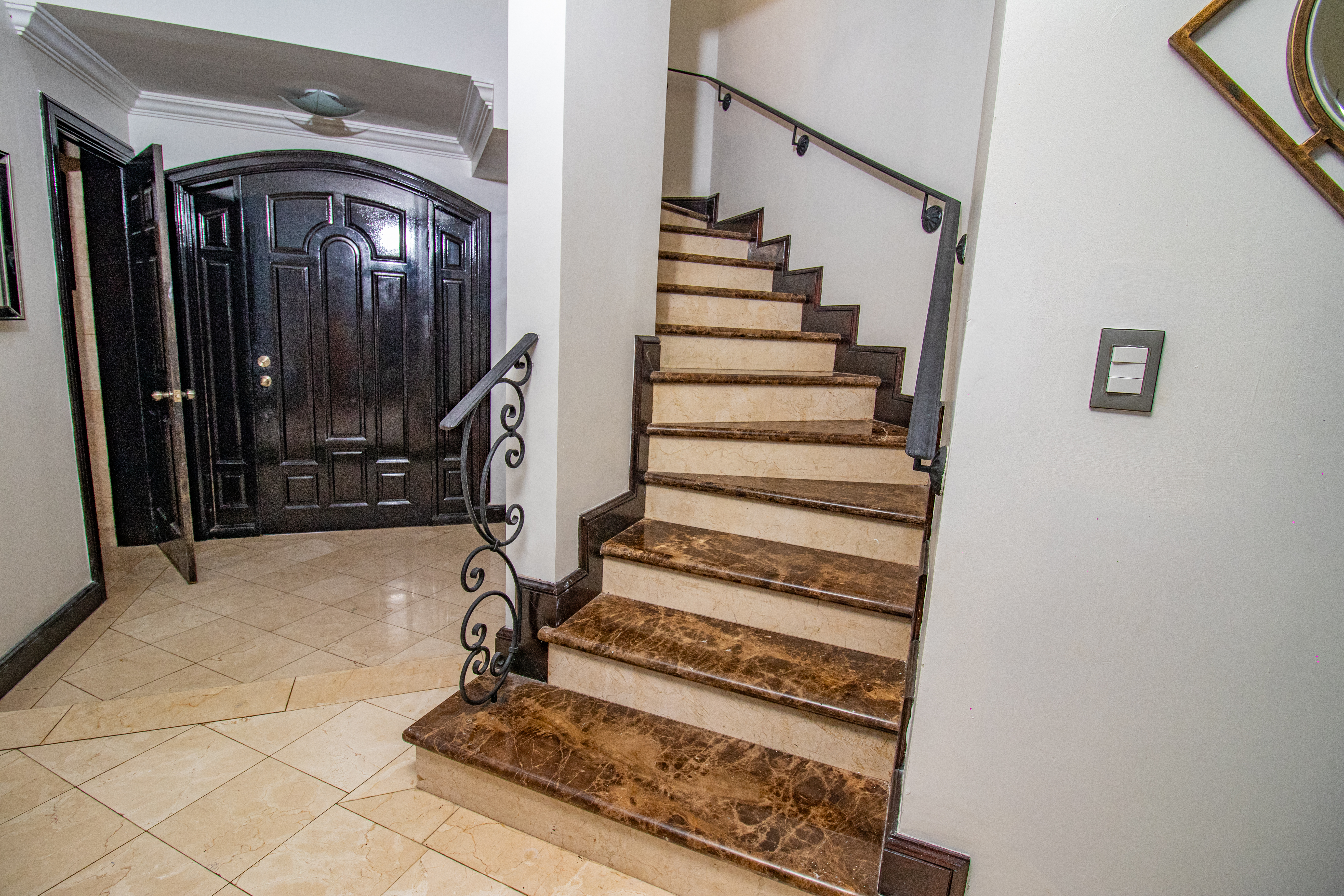 4 bed Single Family Homes For Sale in Curridabat, San Jose - thumb 3