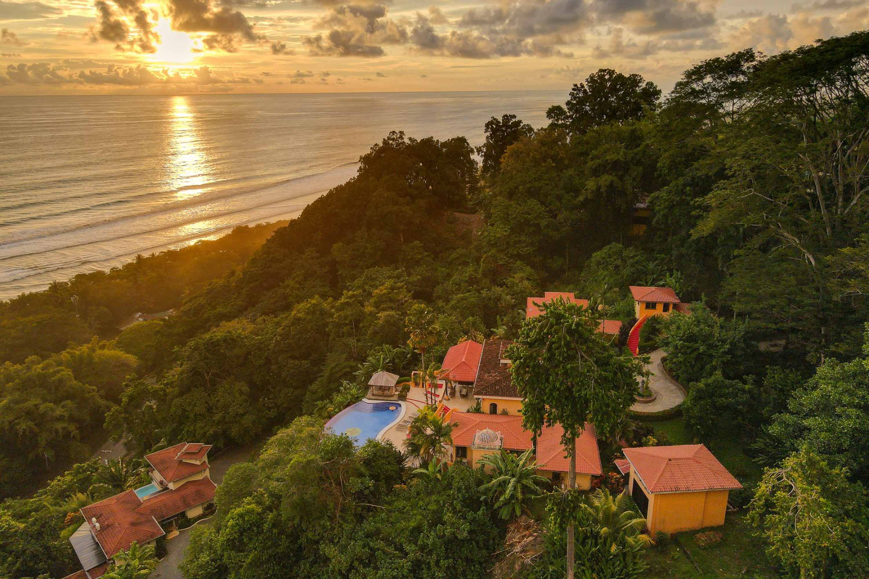 10 bed Single Family Homes For Sale in Dominical, Puntarenas - thumb 15