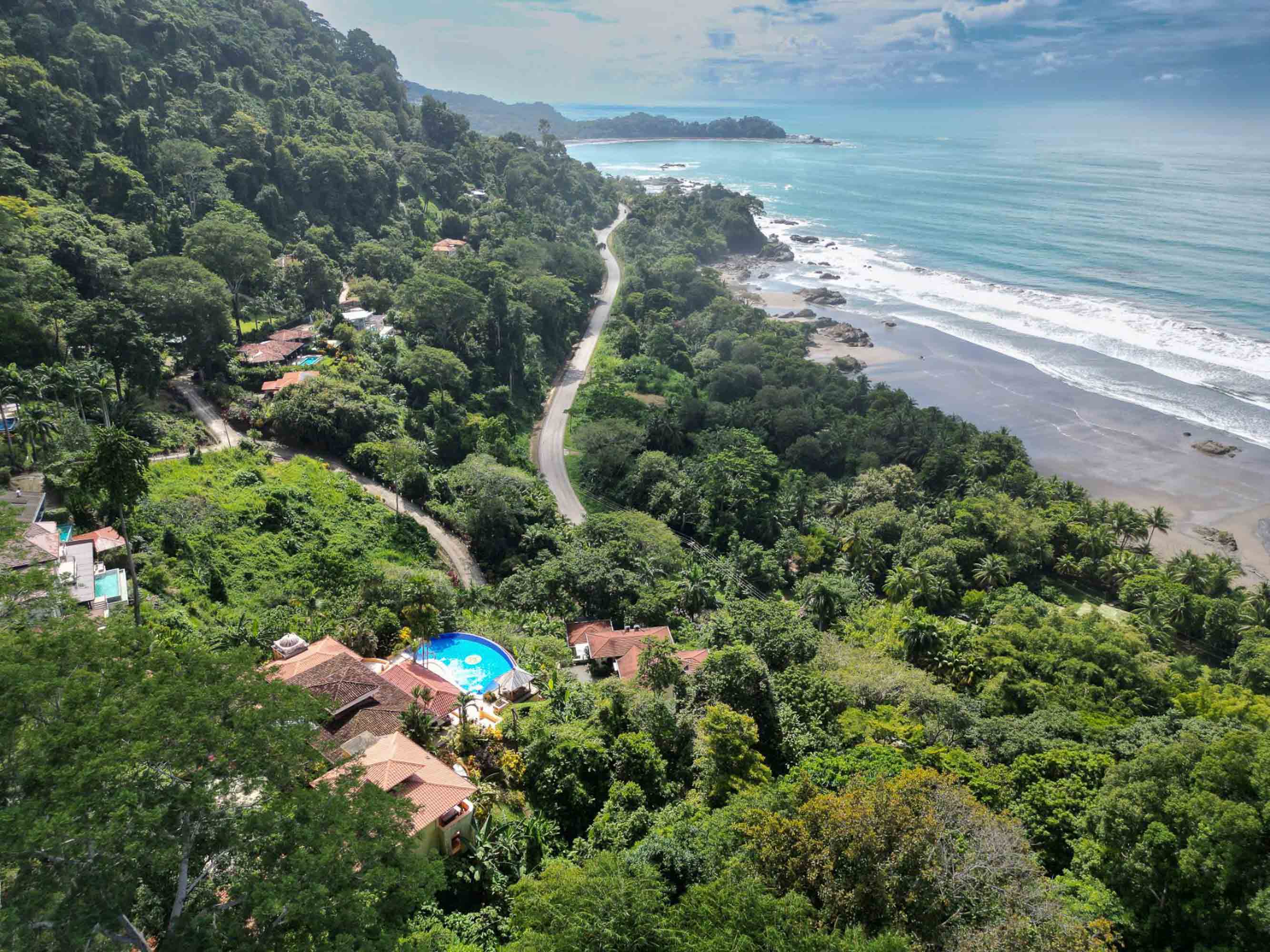 10 bed Single Family Homes For Sale in Dominical, Puntarenas - thumb 12