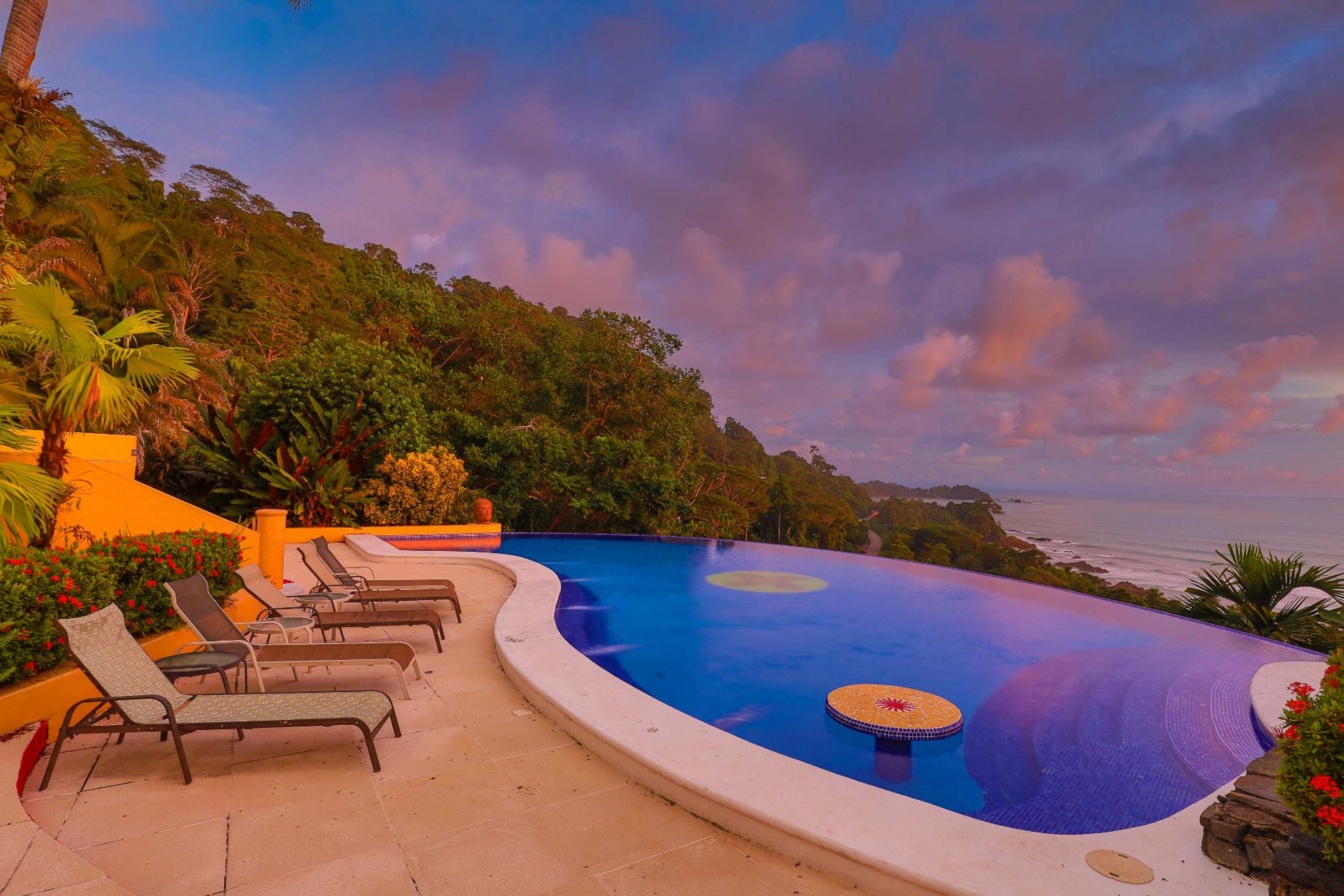 10 bed Single Family Homes For Sale in Dominical, Puntarenas - thumb 1