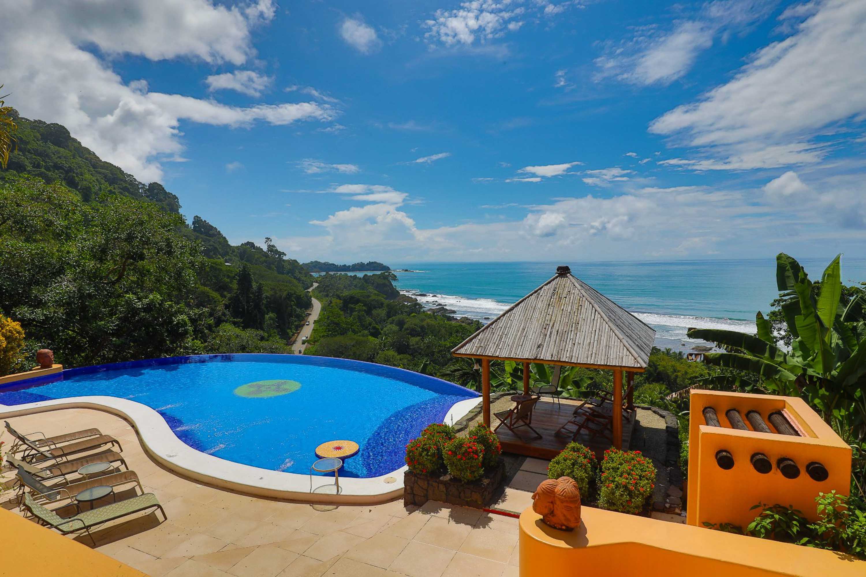 10 bed Single Family Homes For Sale in Dominical, Puntarenas - thumb 10