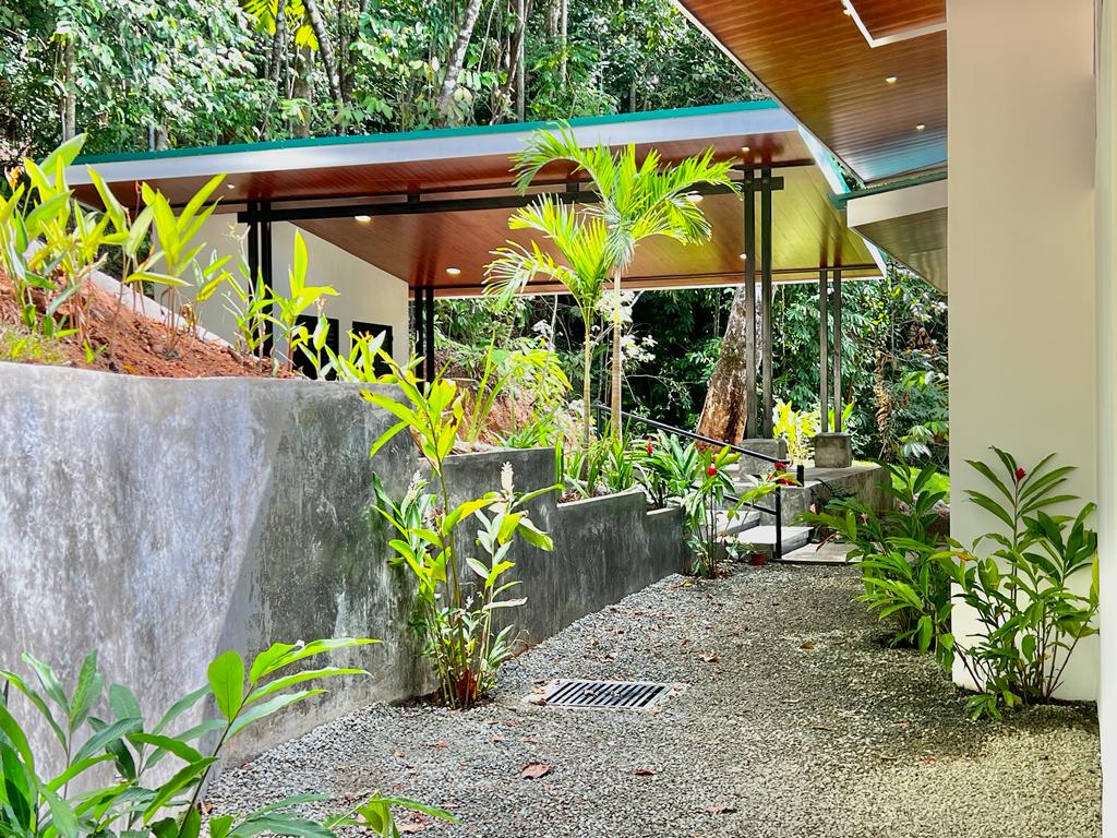 4 bed Single Family Homes For Sale in Dominical, Puntarenas - thumb 4