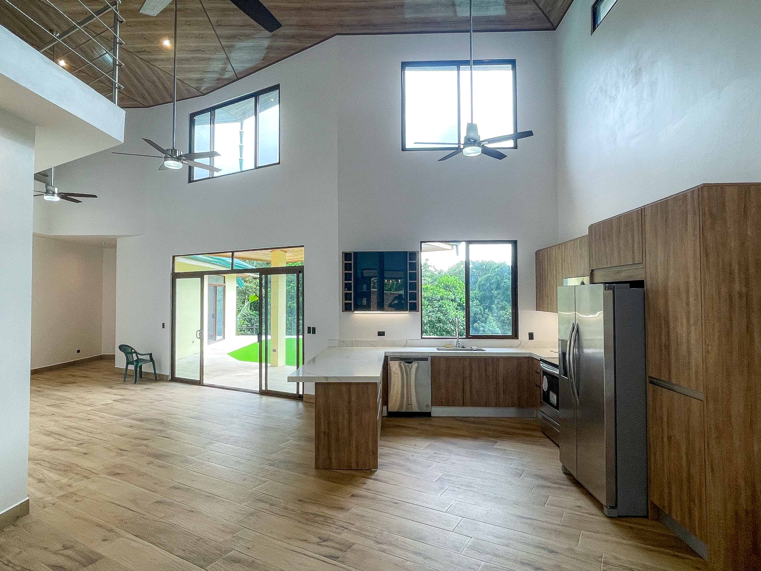 4 bed Single Family Homes For Sale in Quepos, Puntarenas - thumb 4