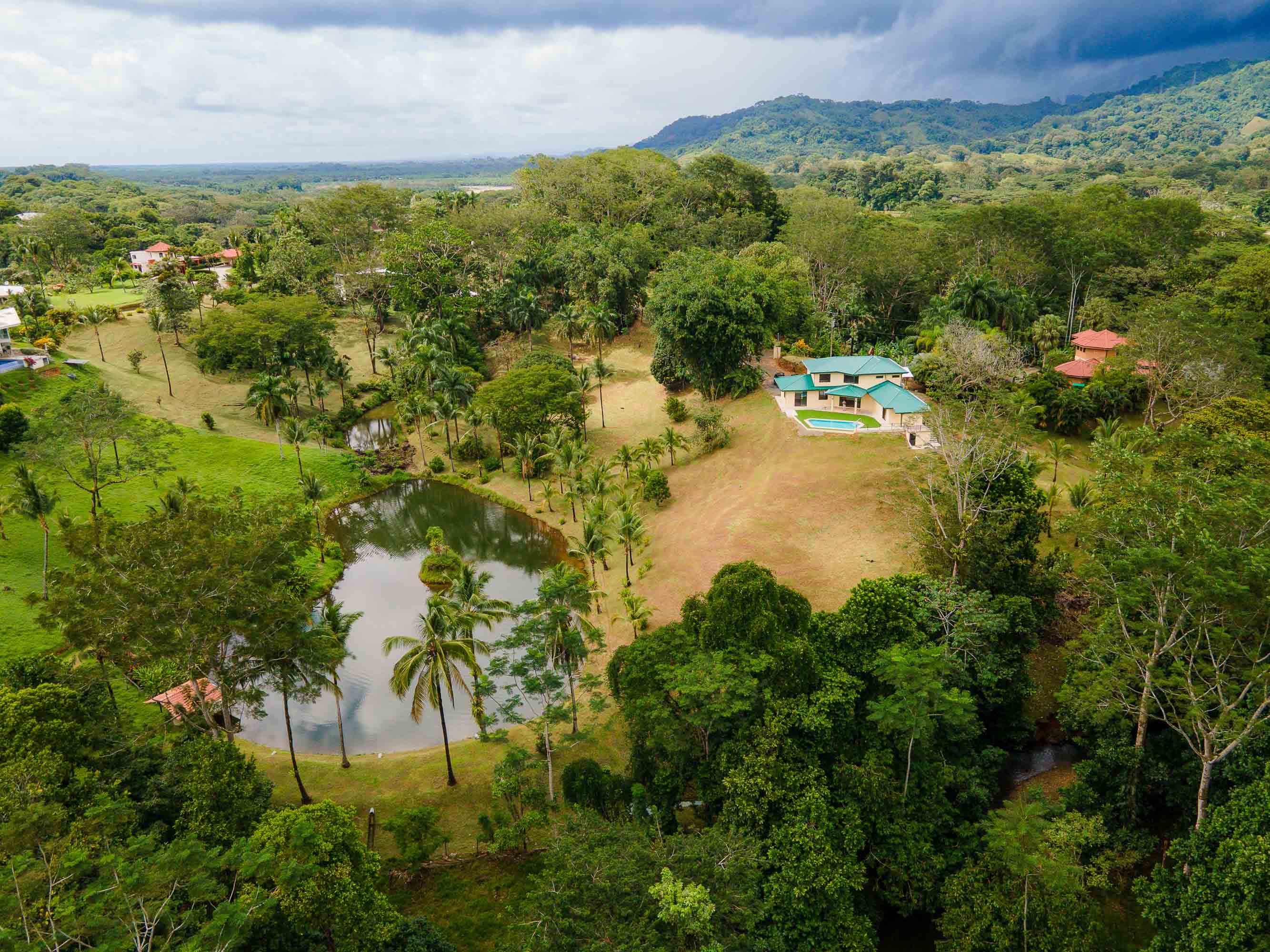 4 bed Single Family Homes For Sale in Quepos, Puntarenas - thumb 1