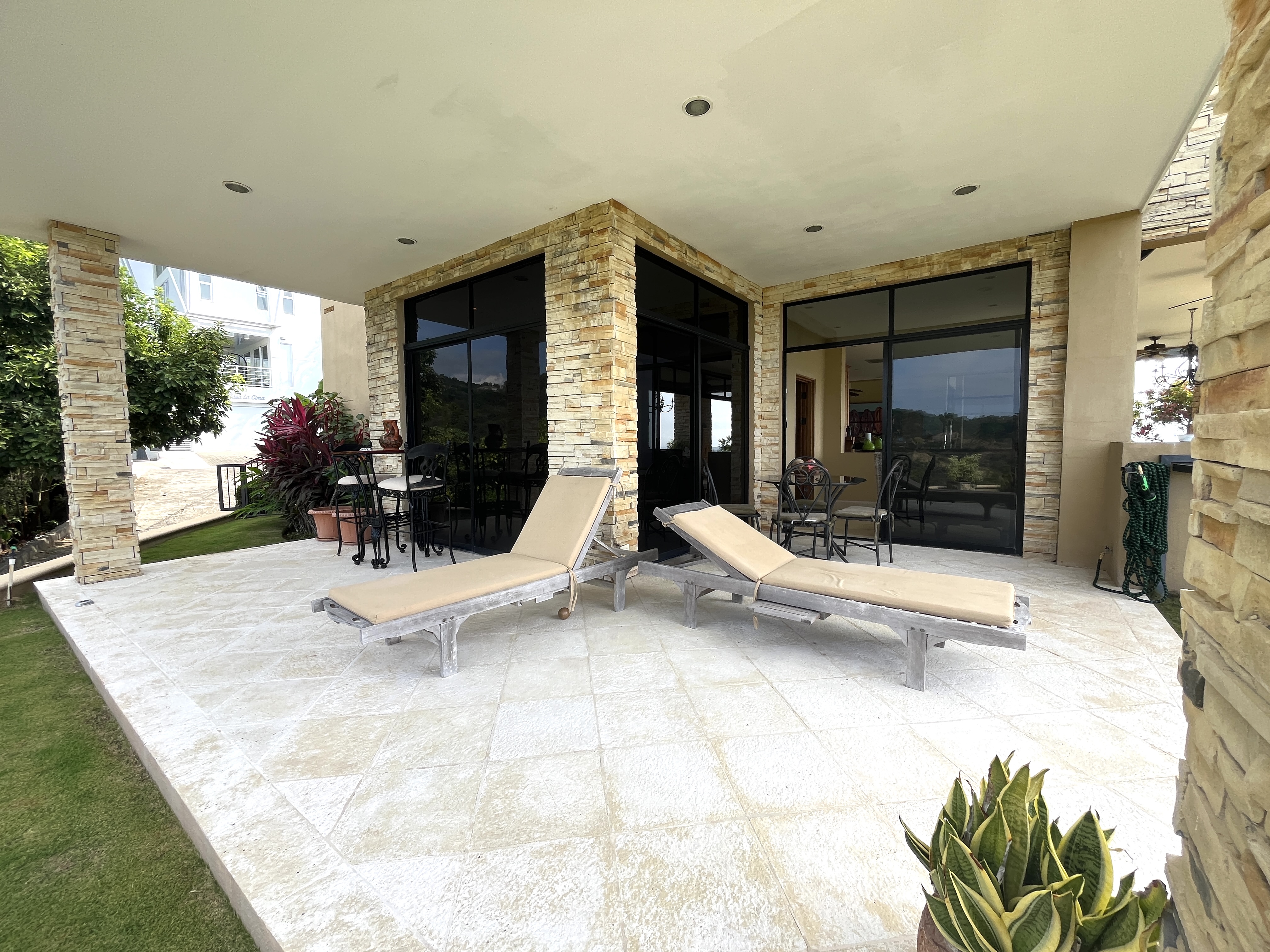 7 bed Single Family Homes For Sale in Playa Hermosa, Puntarenas - thumb 14