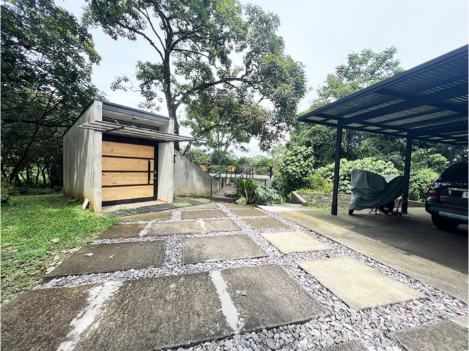 4 bed Single Family Homes For Sale in Ciudad Colon, San Jose - thumb 1