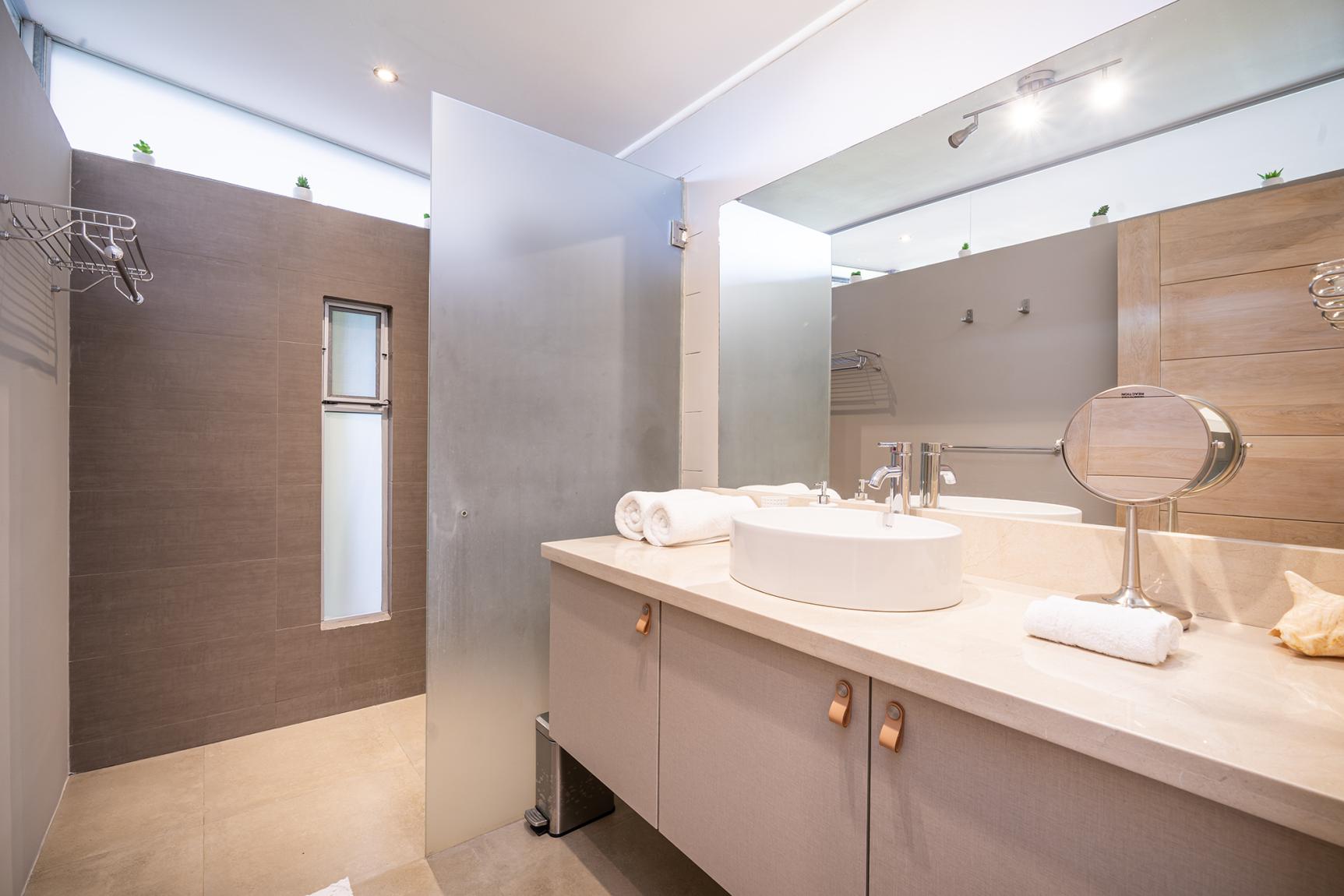 6 bed Single Family Homes For Sale in Tamarindo, Guanacaste - thumb 6