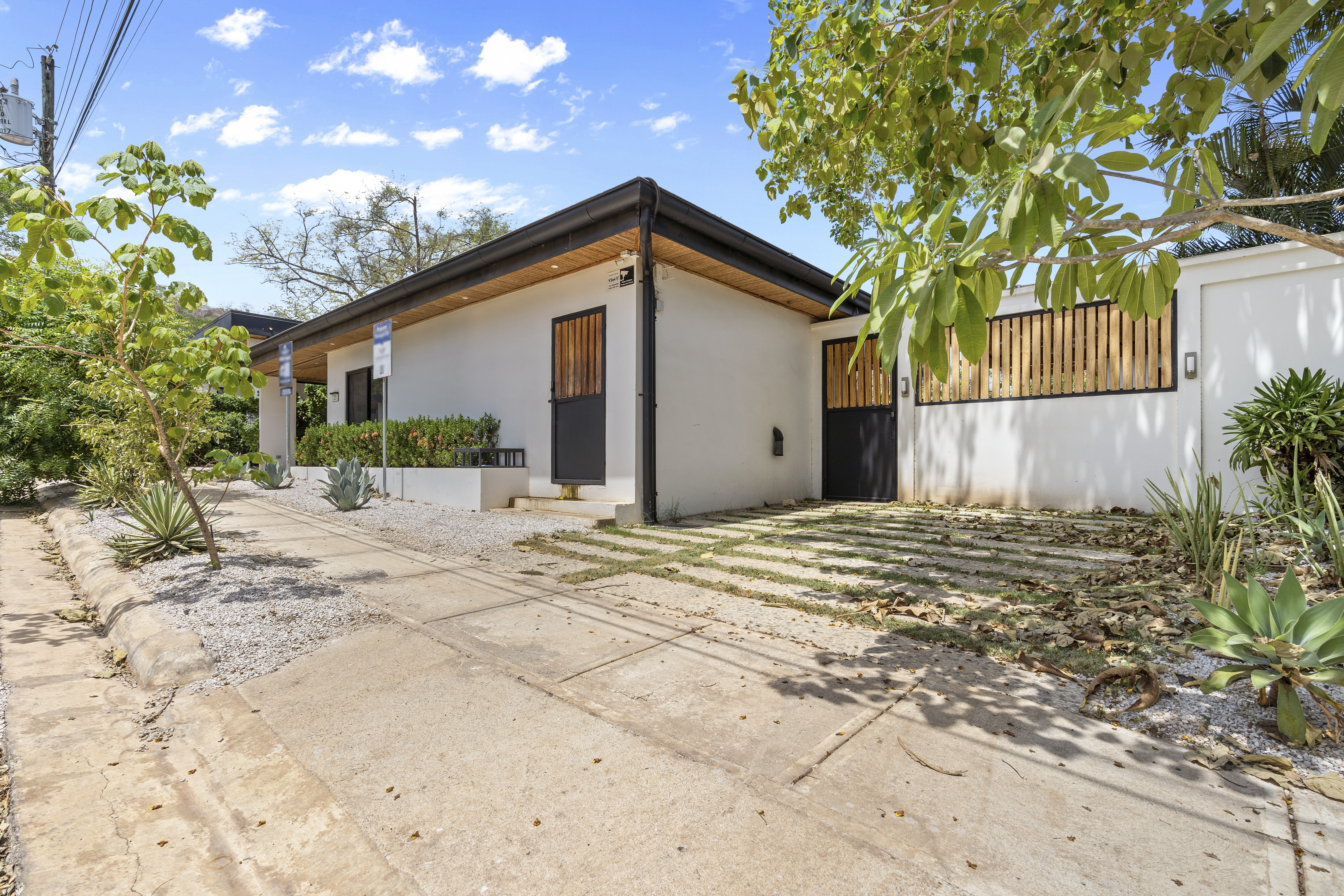 4 bed Single Family Homes For Sale in Tamarindo, Guanacaste - thumb 30