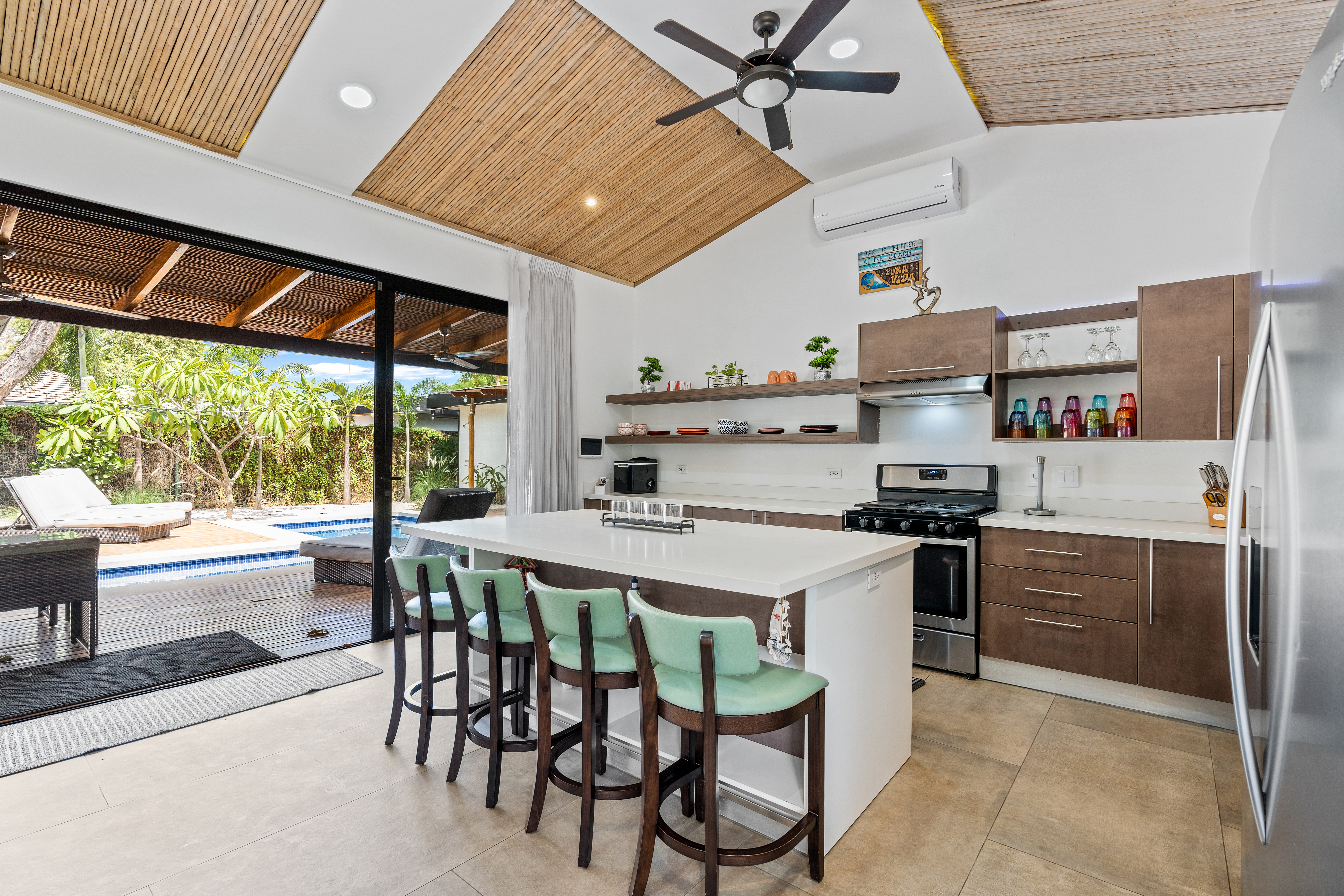 4 bed Single Family Homes For Sale in Tamarindo, Guanacaste - thumb 5