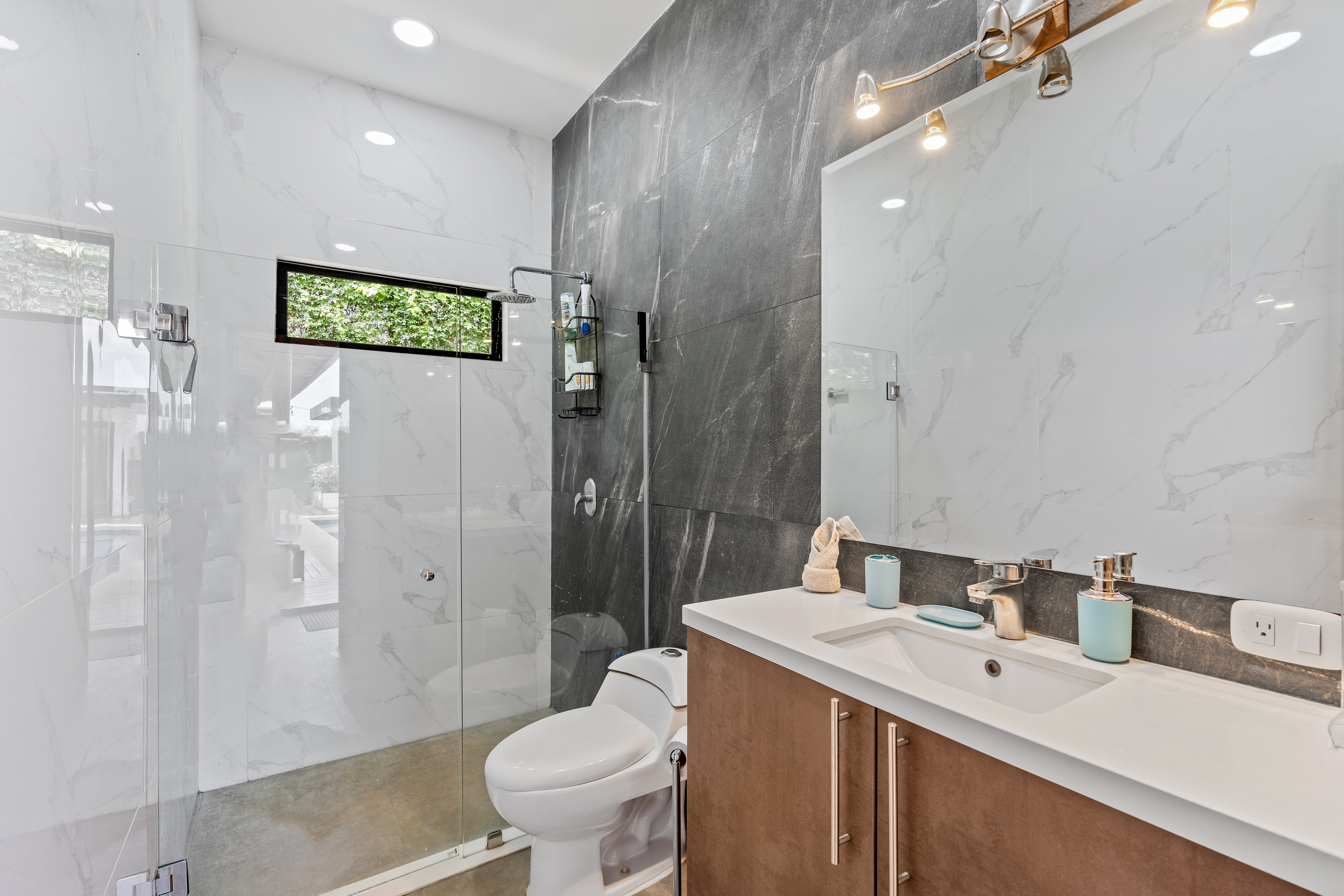 4 bed Single Family Homes For Sale in Tamarindo, Guanacaste - thumb 14