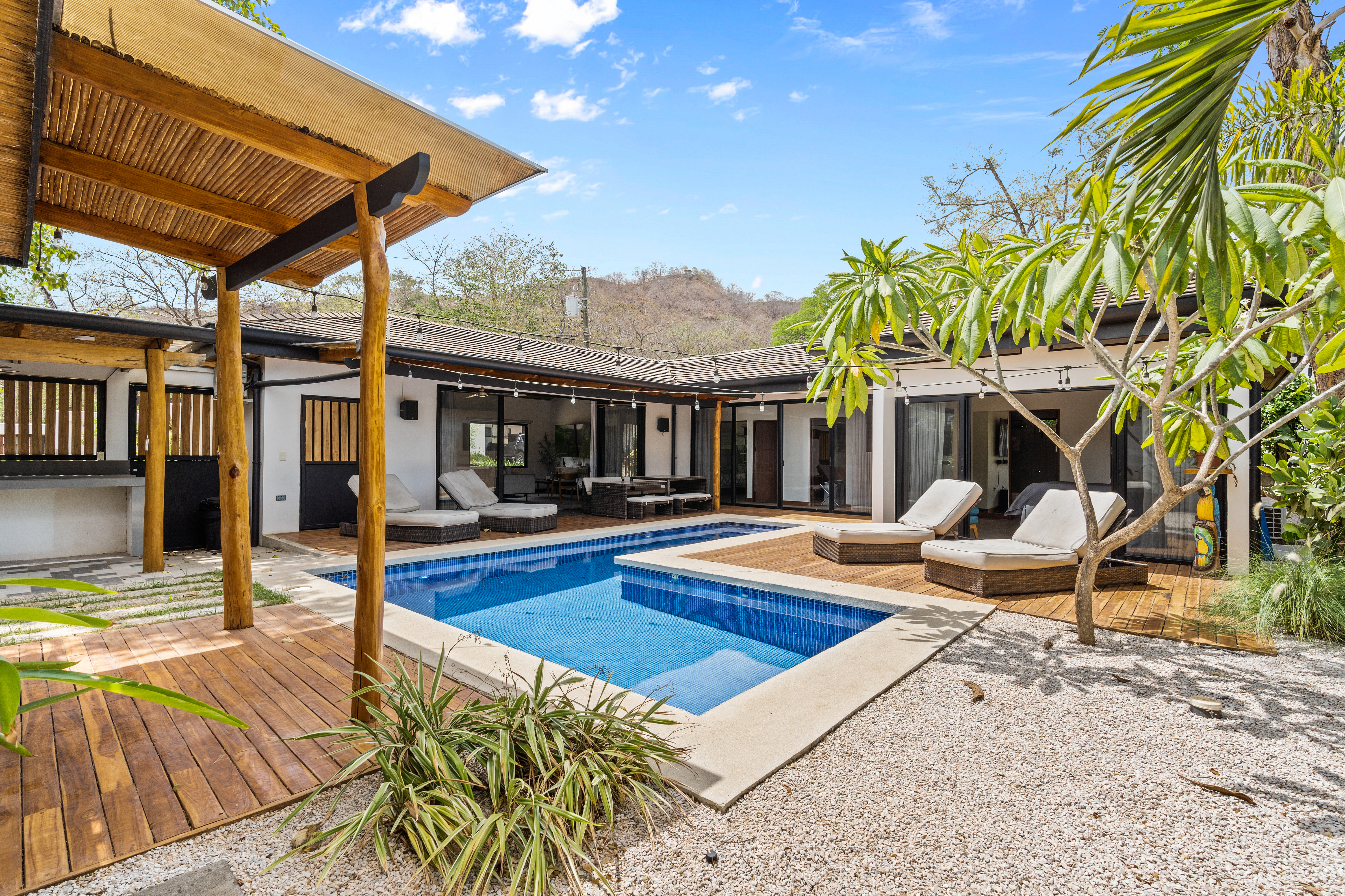 4 bed Single Family Homes For Sale in Tamarindo, Guanacaste - thumb 3