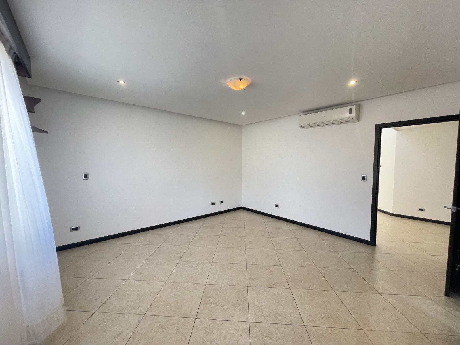 3 bed Single Family Homes For Sale in Santa Ana, San Jose - thumb 8