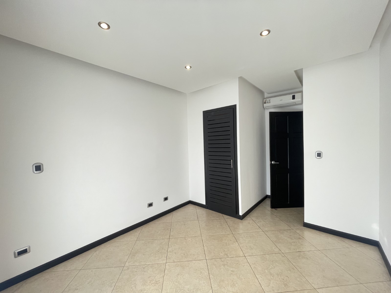 3 bed Single Family Homes For Sale in Santa Ana, San Jose - thumb 12