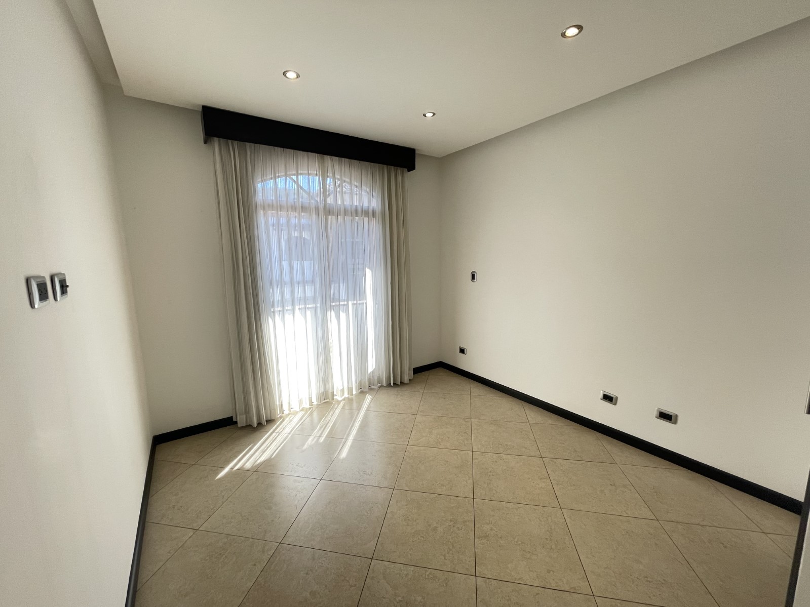 3 bed Single Family Homes For Sale in Santa Ana, San Jose - thumb 11