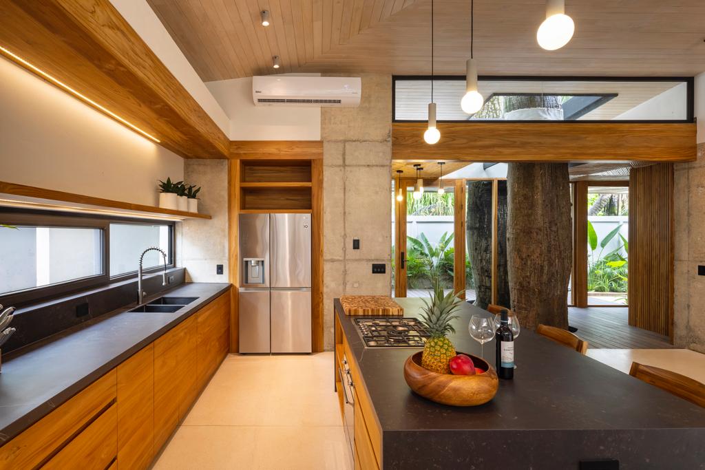 4 bed Single Family Homes For Sale in Santa Teresa, Puntarenas - thumb 3